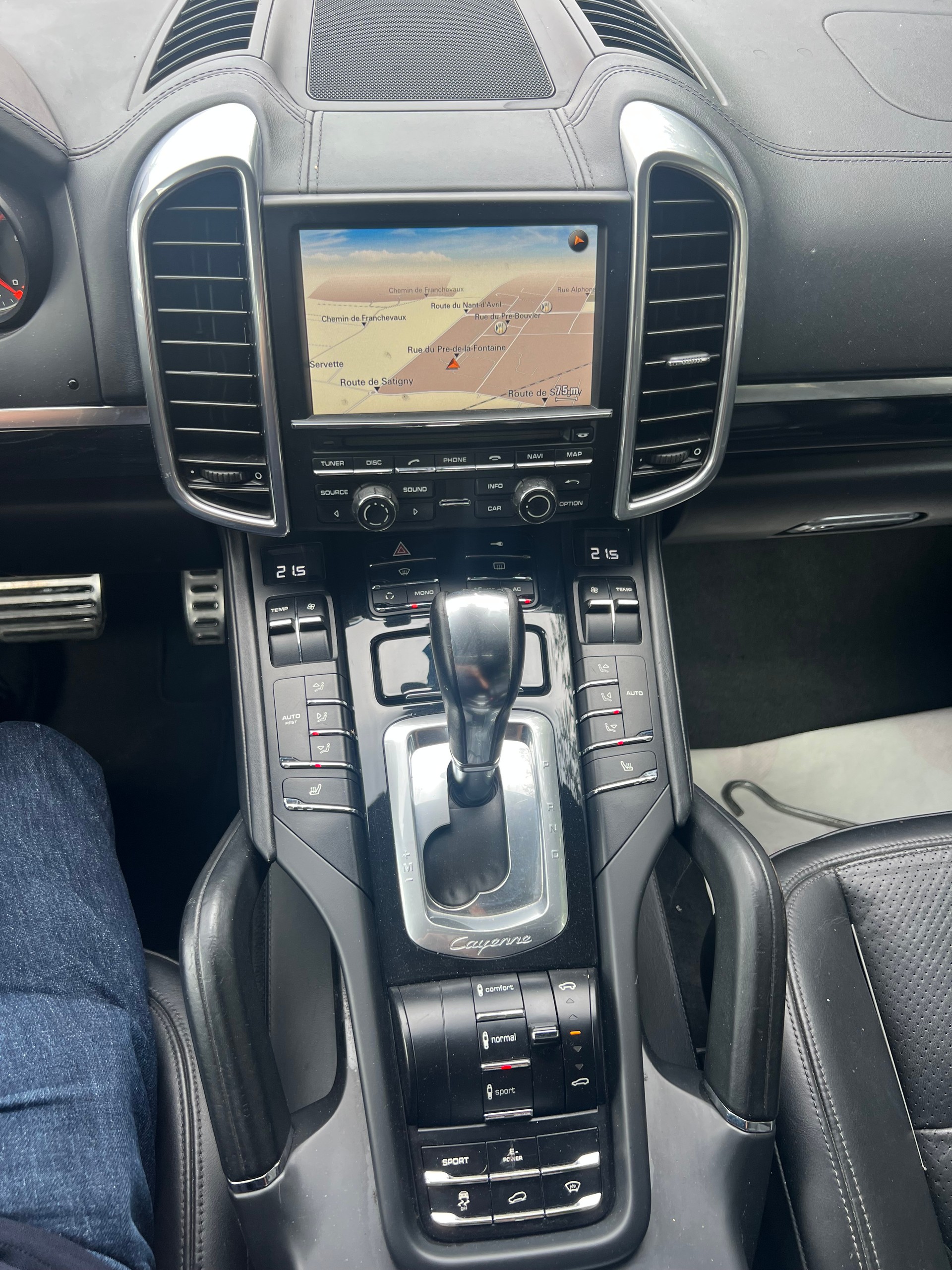 PORSCHE Cayenne S Hybrid-image-11