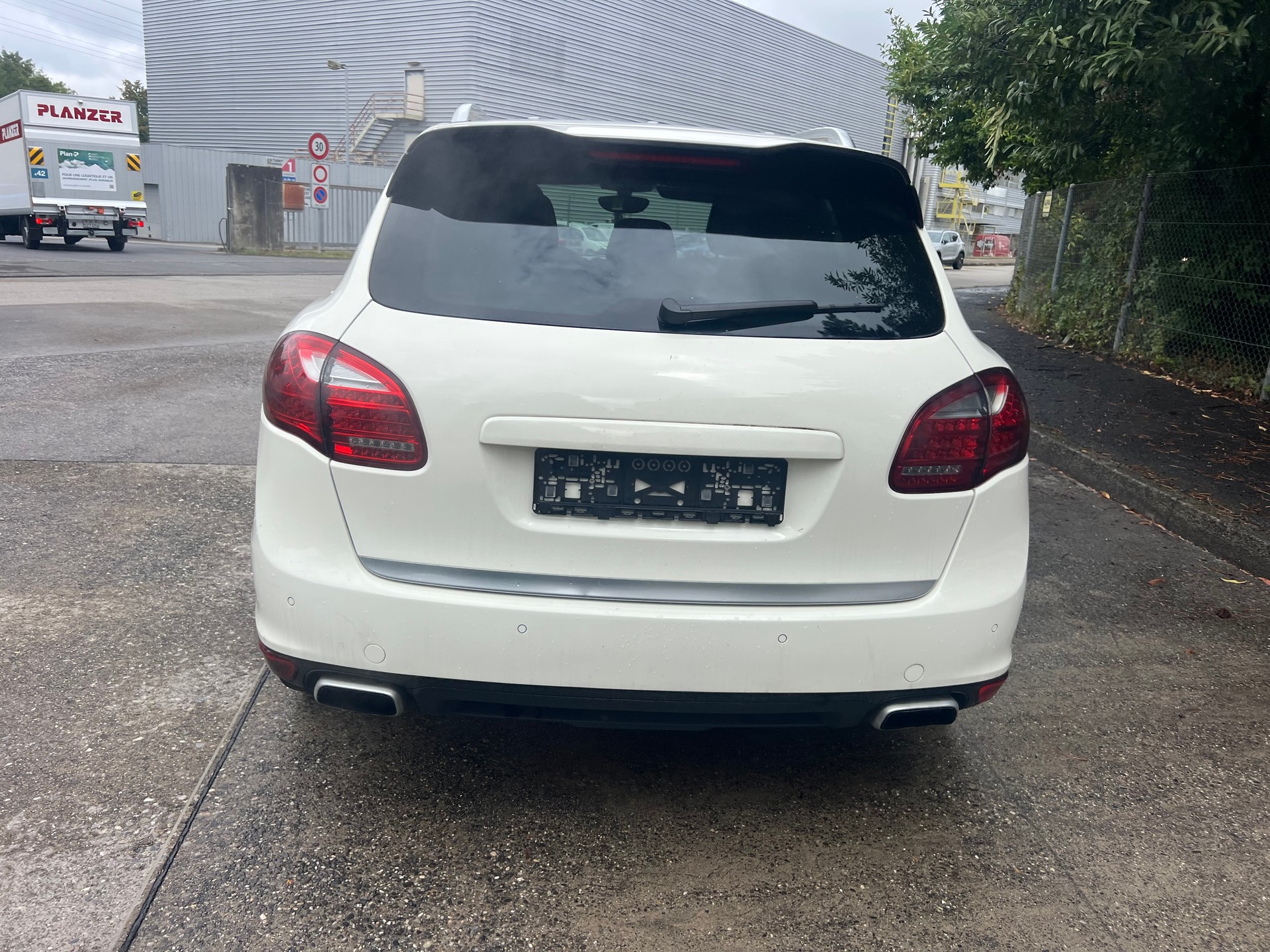 PORSCHE Cayenne S Hybrid-image-4