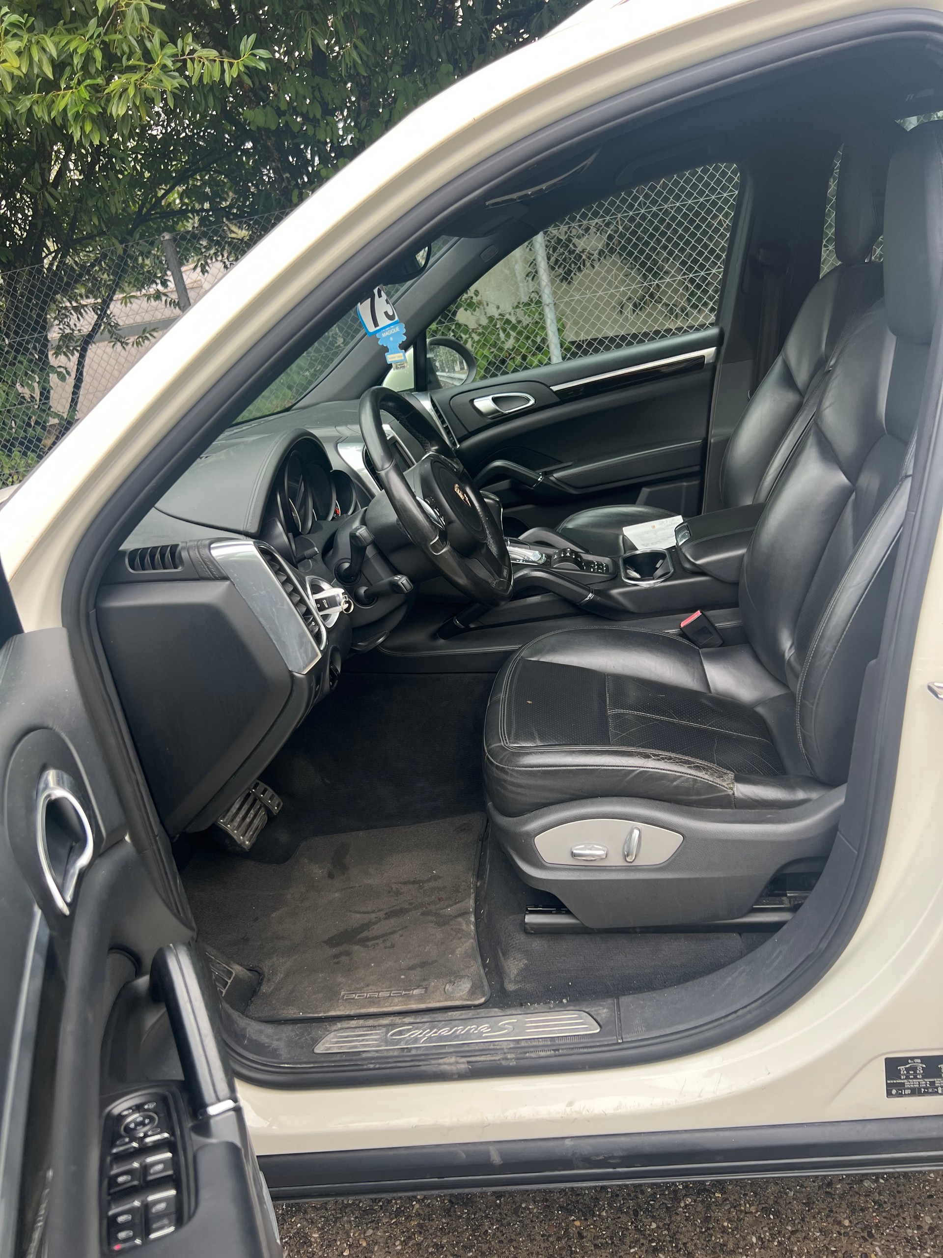 PORSCHE Cayenne S Hybrid-image-8