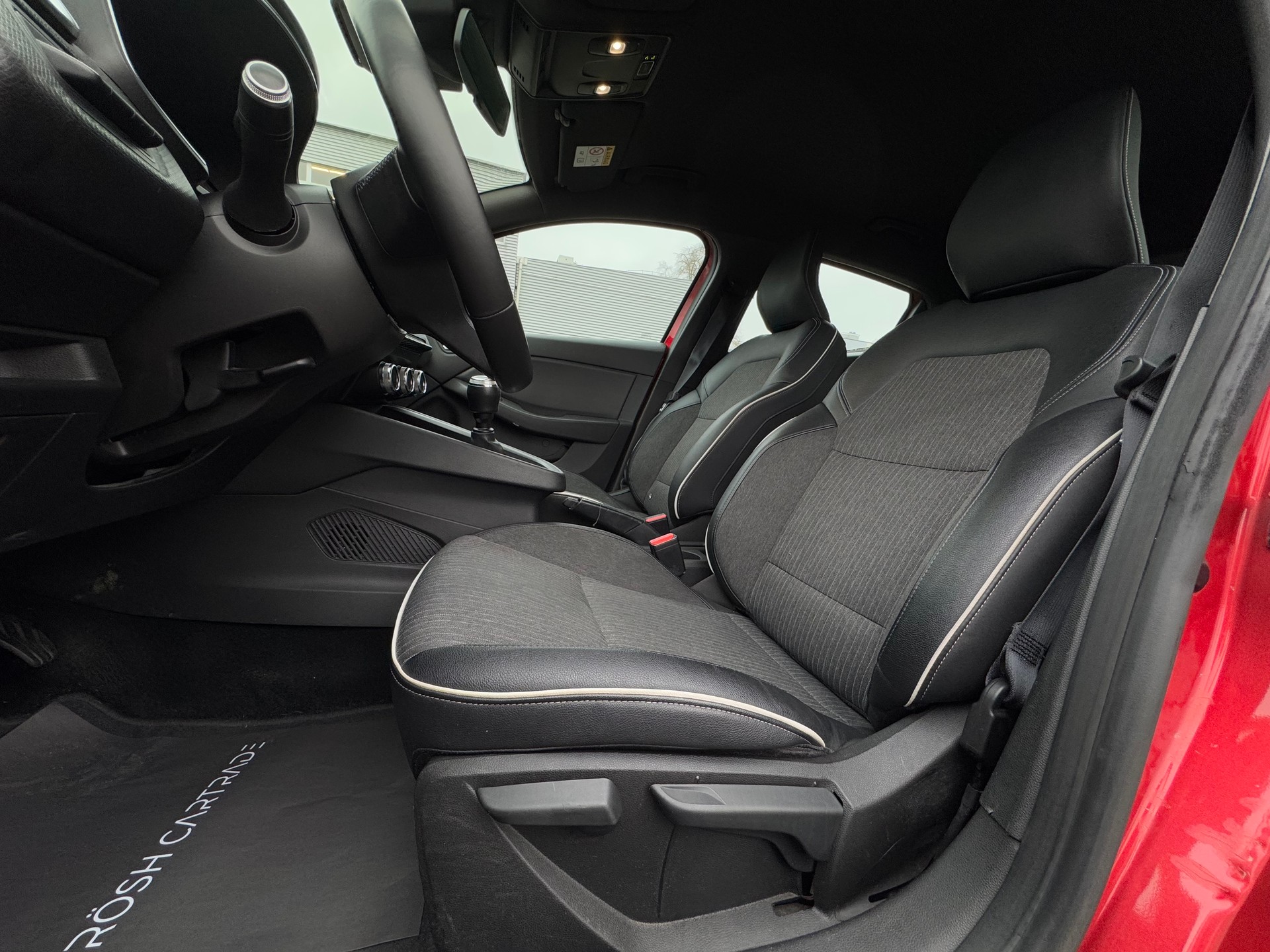 RENAULT Clio 1.0 Intens-image-12