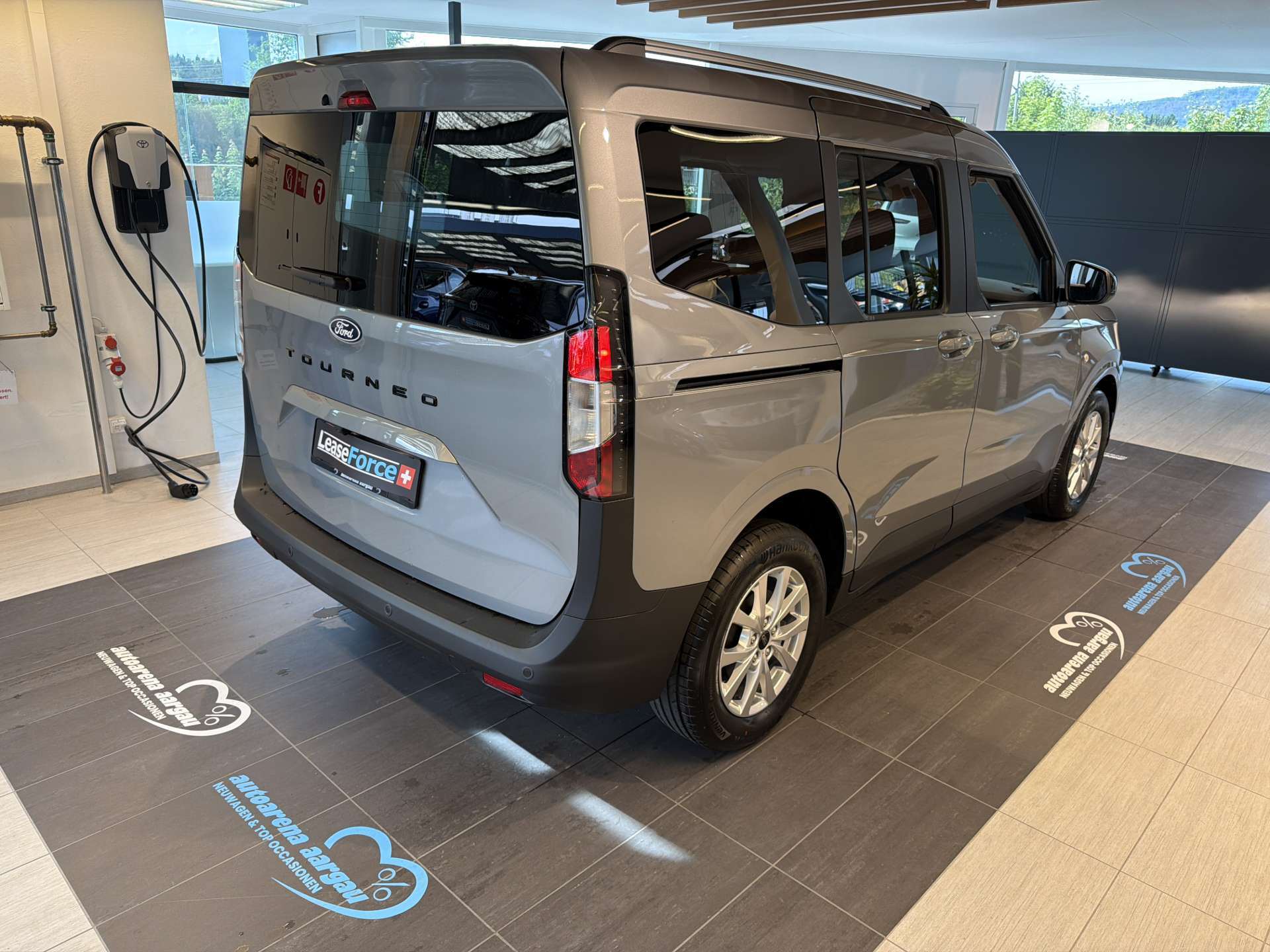 FORD Tourneo Courier 1.0 EcoBoost Titanium Automat-image-2