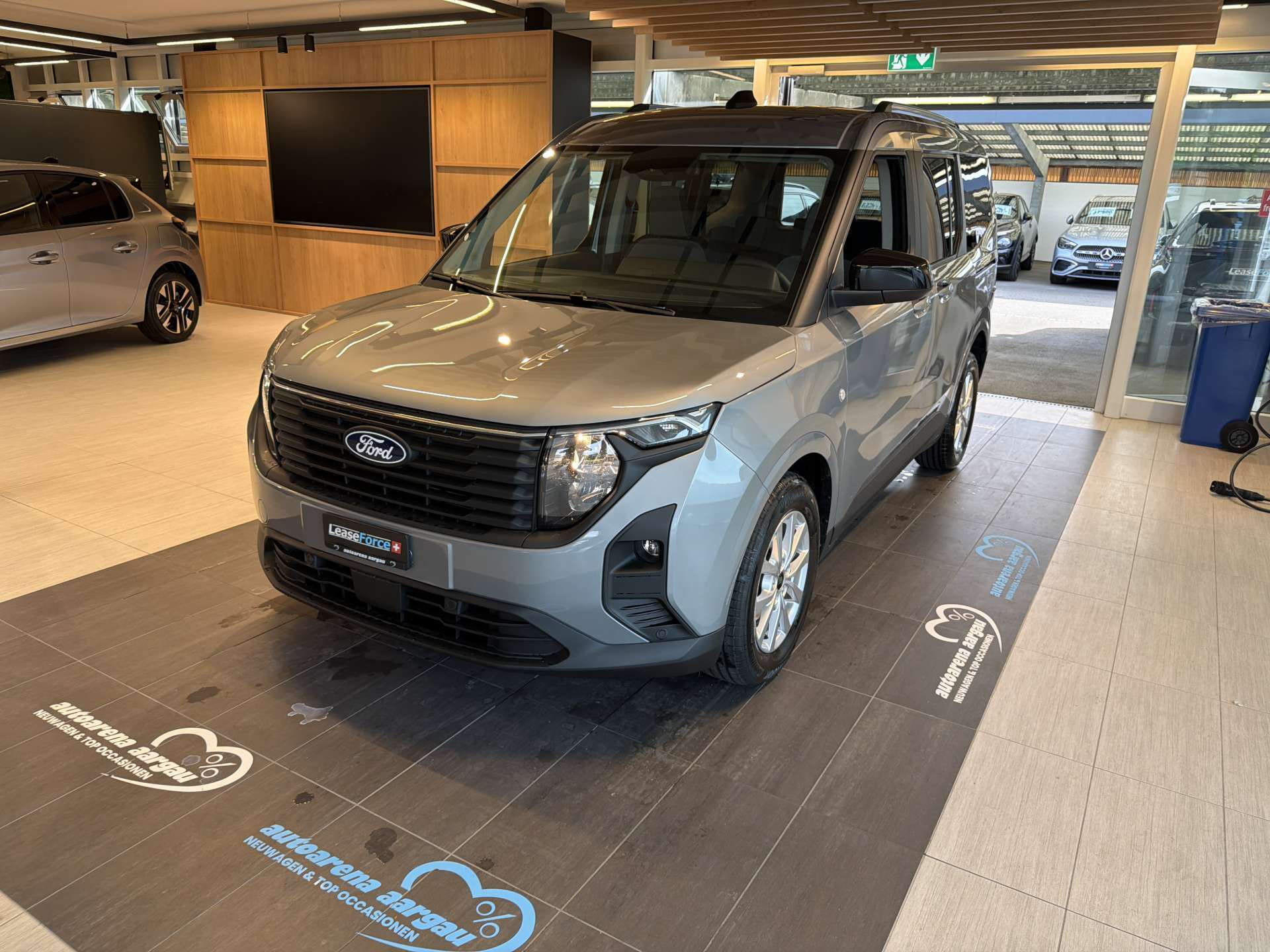 FORD Tourneo Courier 1.0 EcoBoost Titanium Automat