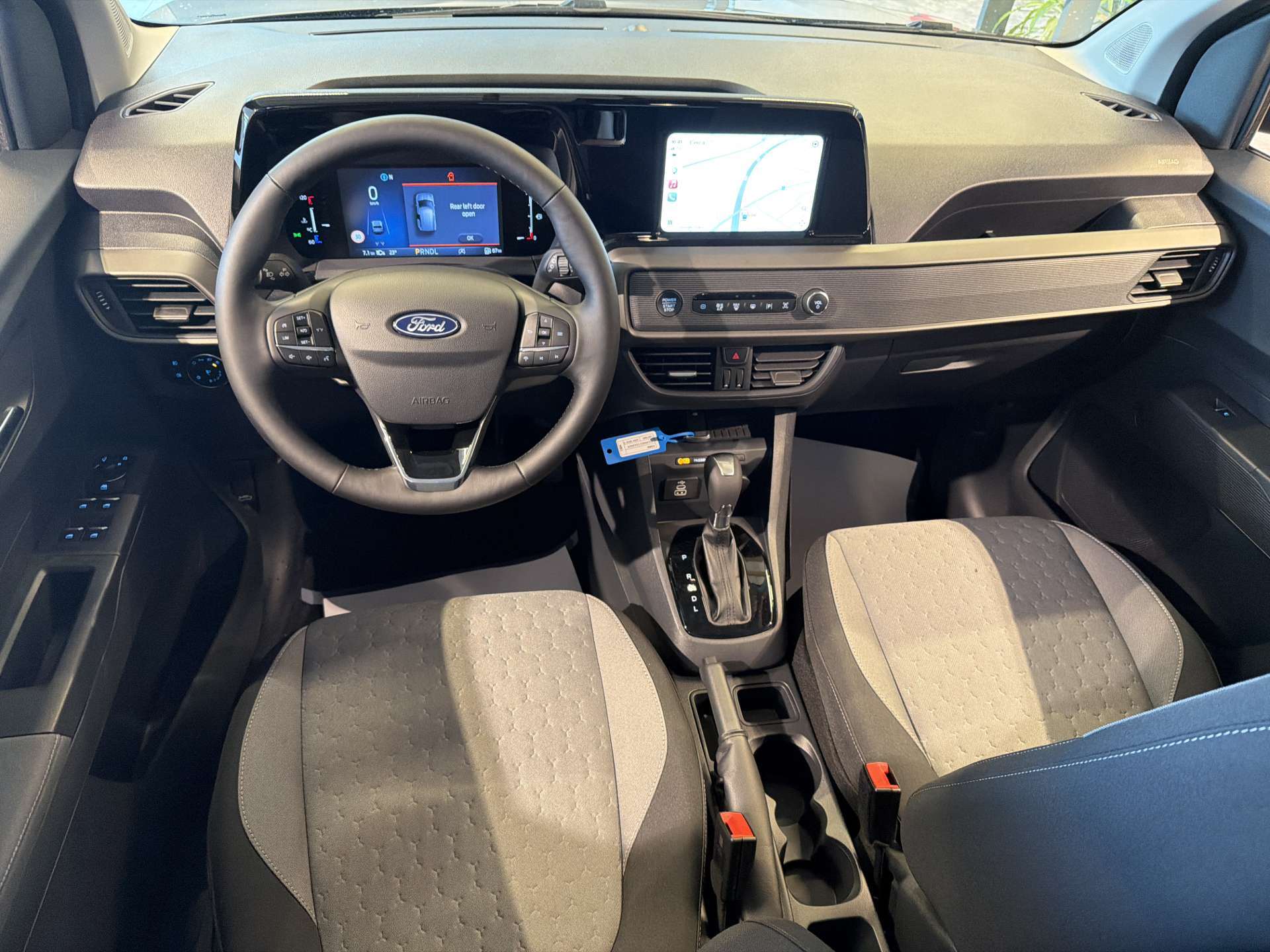 FORD Tourneo Courier 1.0 EcoBoost Titanium Automat-image-14