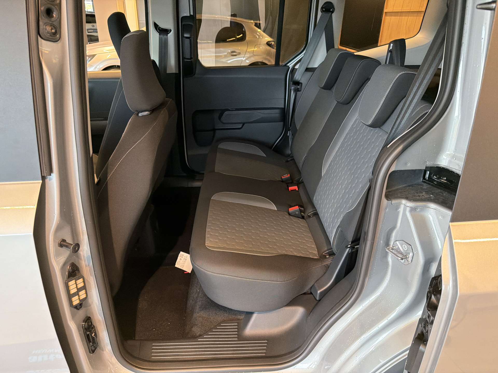 FORD Tourneo Courier 1.0 EcoBoost Titanium Automat-image-6