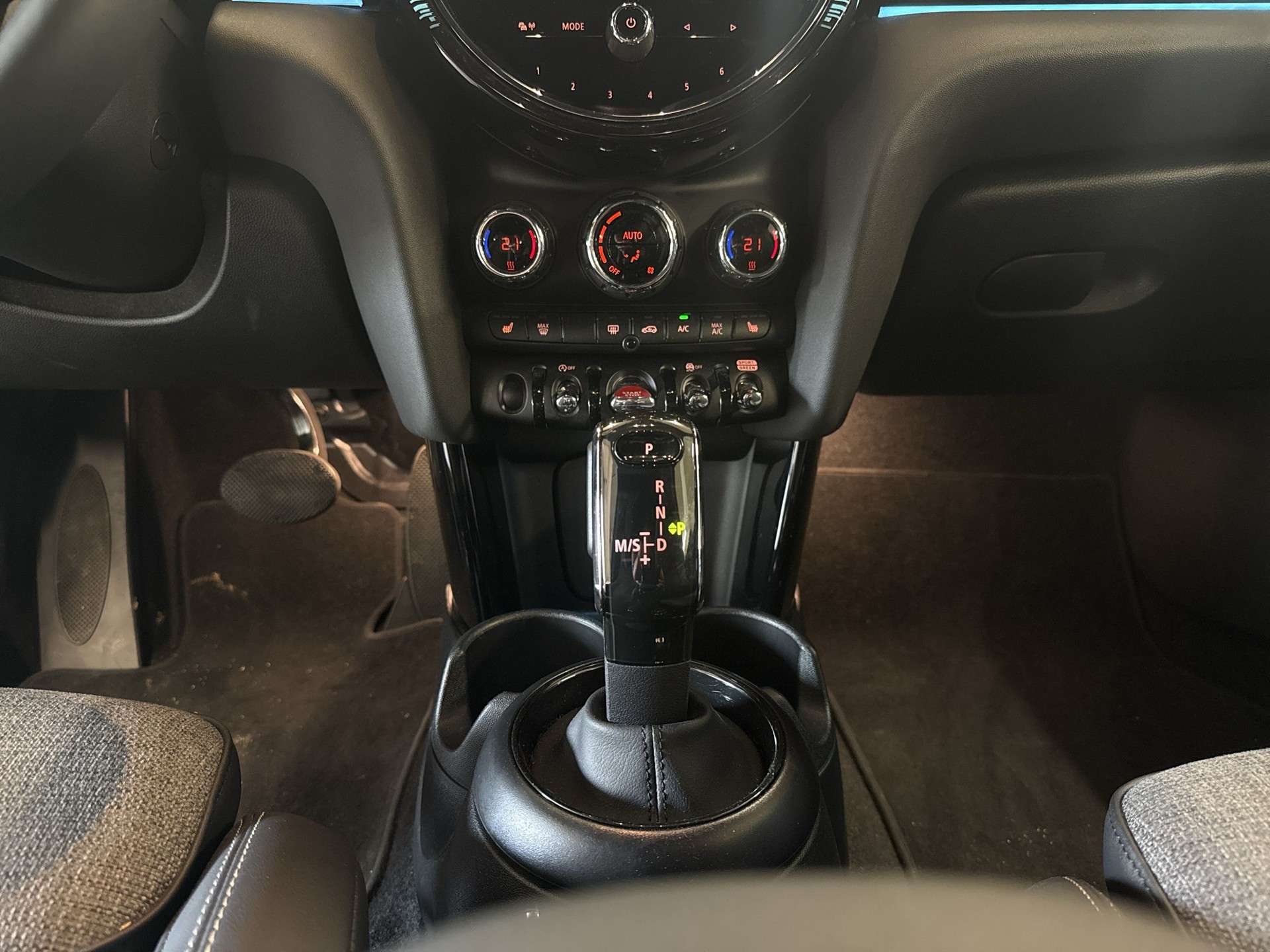 MINI Cooper Steptronic DKG-image-12