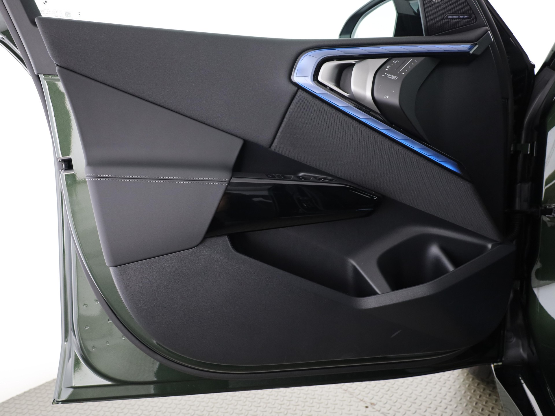 BMW X3 M50i-image-12