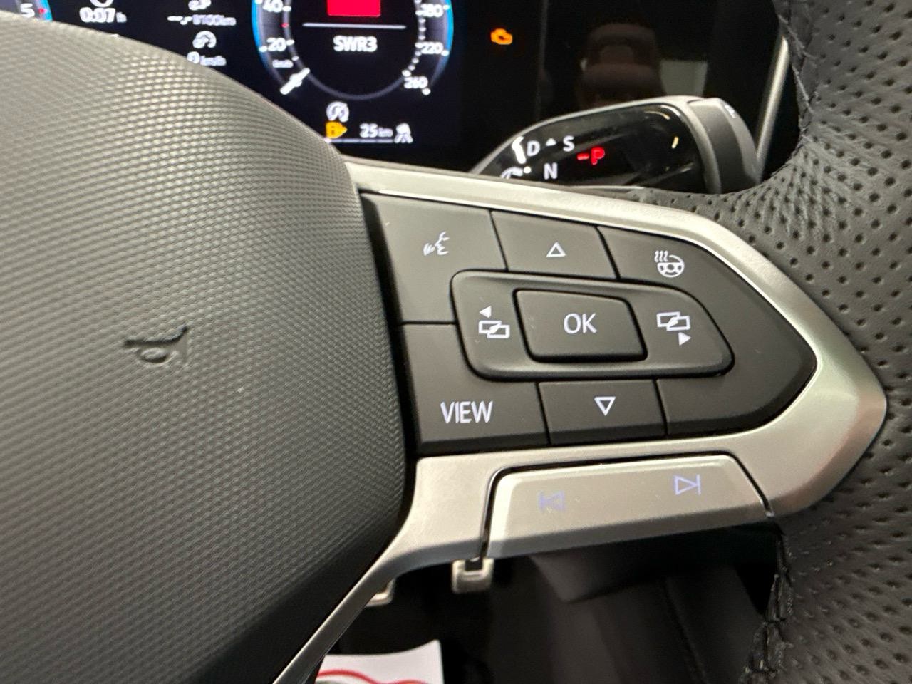 VW Tiguan 2.0 TDI R-Line Limit-image-11