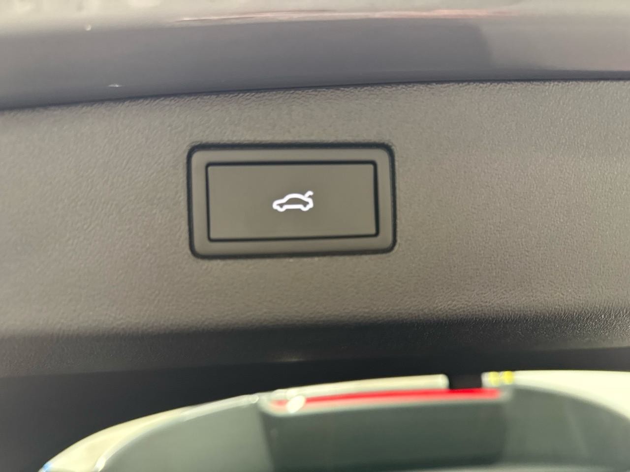 VW Tiguan 2.0 TDI R-Line Limit-image-14