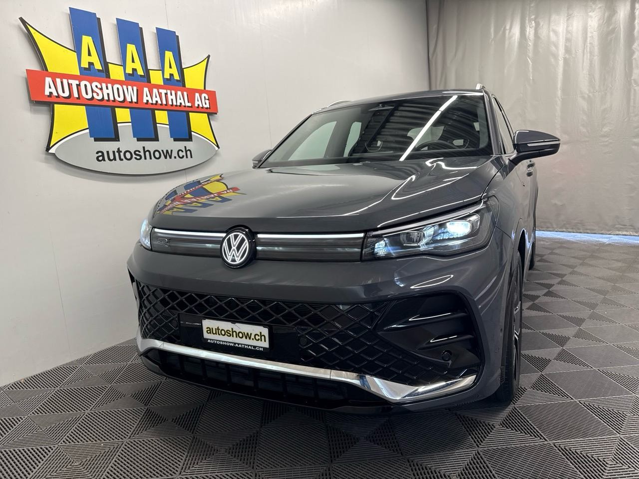 VW Tiguan 2.0 TDI R-Line Limit-image-17