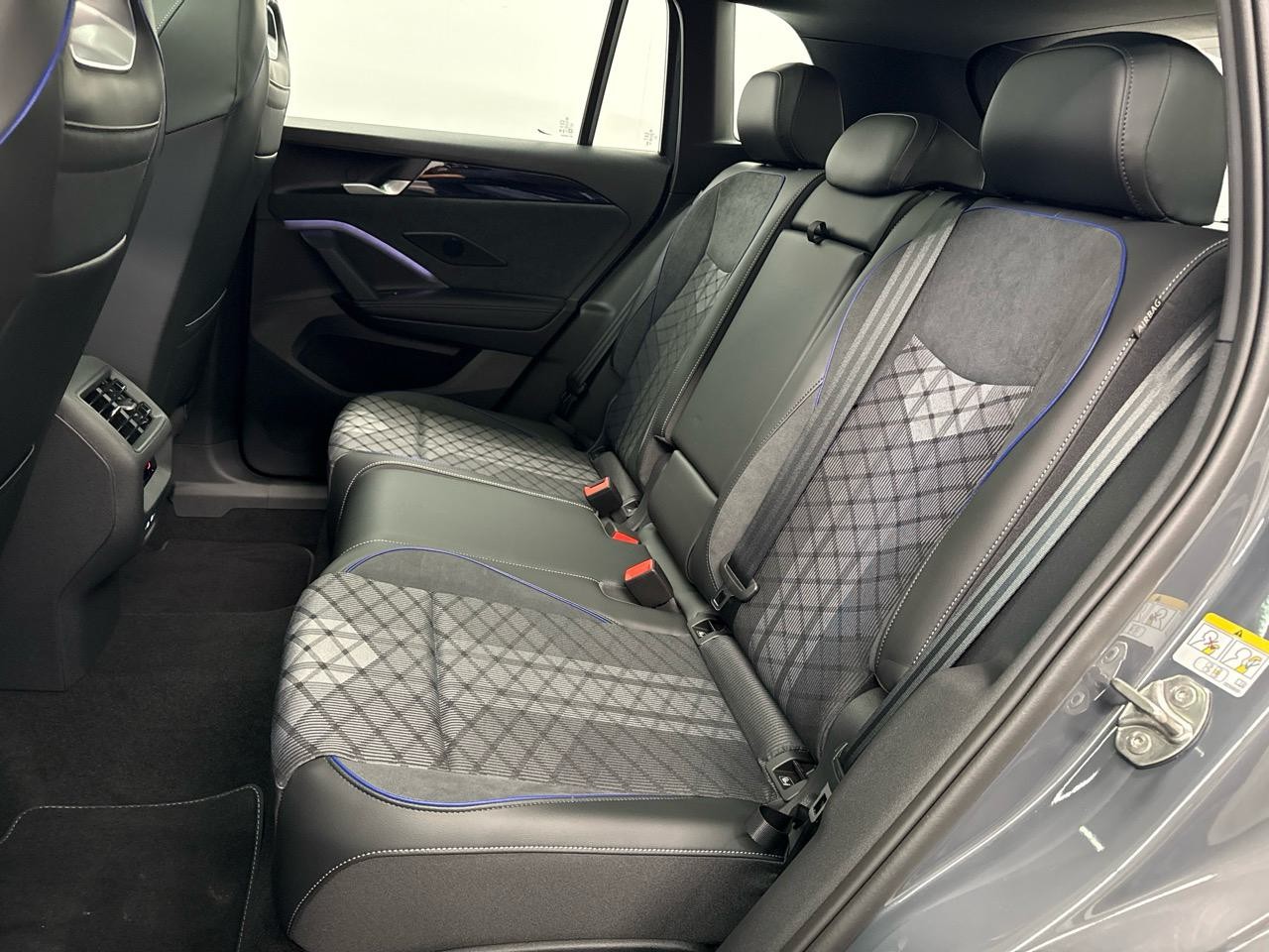 VW Tiguan 2.0 TDI R-Line Limit-image-12