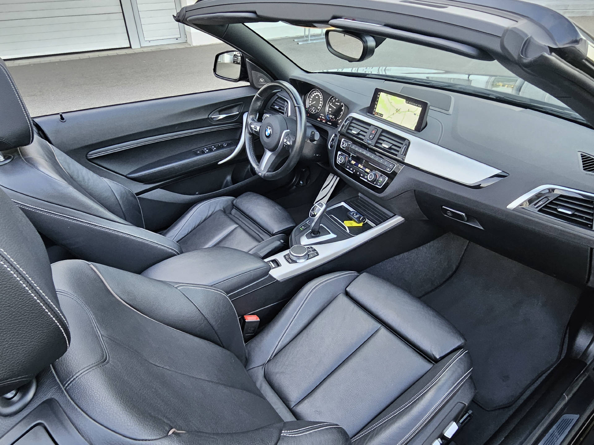 BMW 220i SAG Cabrio * Pack M Sport *-image-21