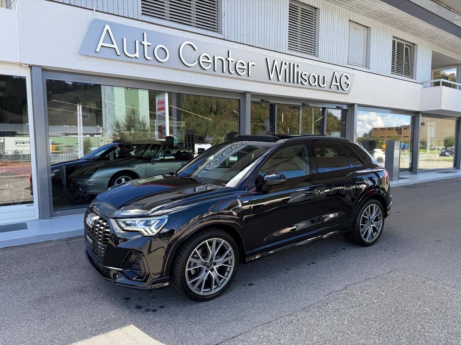 AUDI Q3 45 TFSI S line quattro S-tronic-image-0