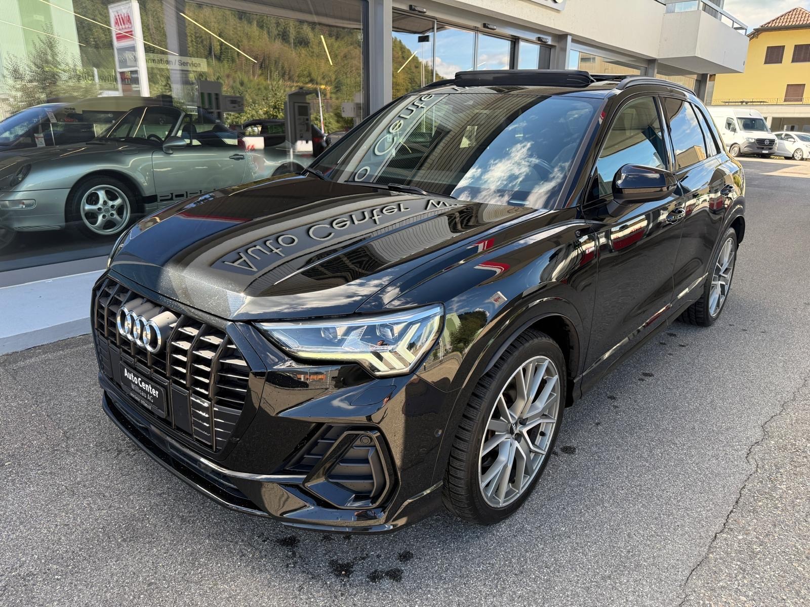 AUDI Q3 45 TFSI S line quattro S-tronic-image-3