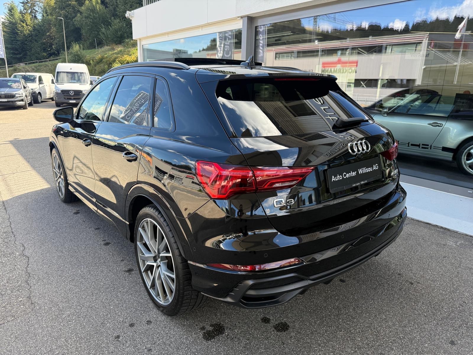 AUDI Q3 45 TFSI S line quattro S-tronic-image-19