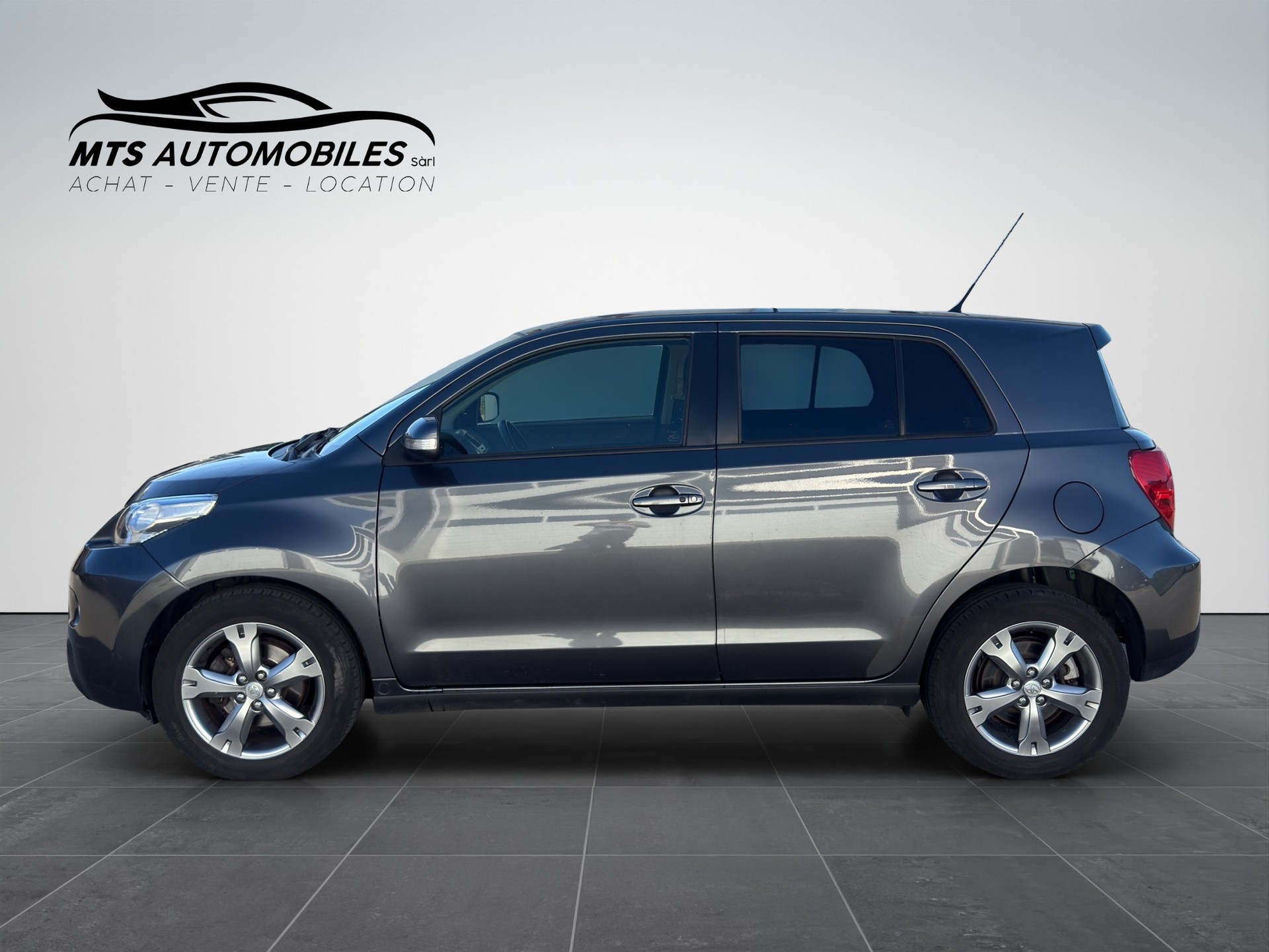 TOYOTA UrbanCruiser 1.4 D-4D 4WD-image-2