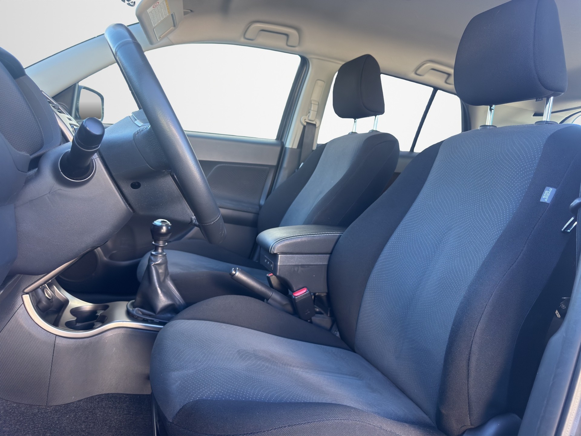 TOYOTA UrbanCruiser 1.4 D-4D 4WD-image-8