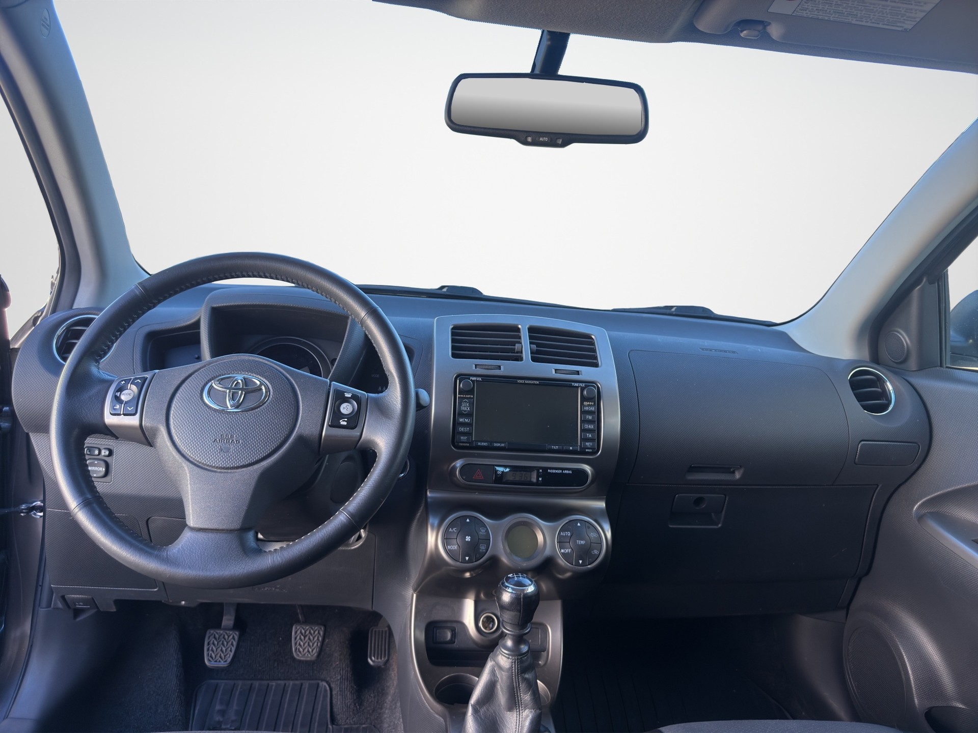 TOYOTA UrbanCruiser 1.4 D-4D 4WD-image-11