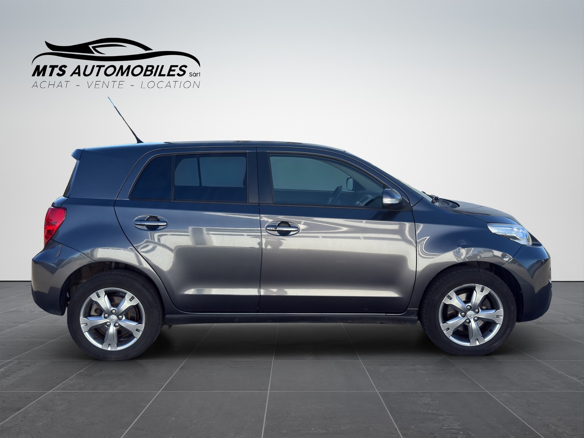 TOYOTA UrbanCruiser 1.4 D-4D 4WD-image-6