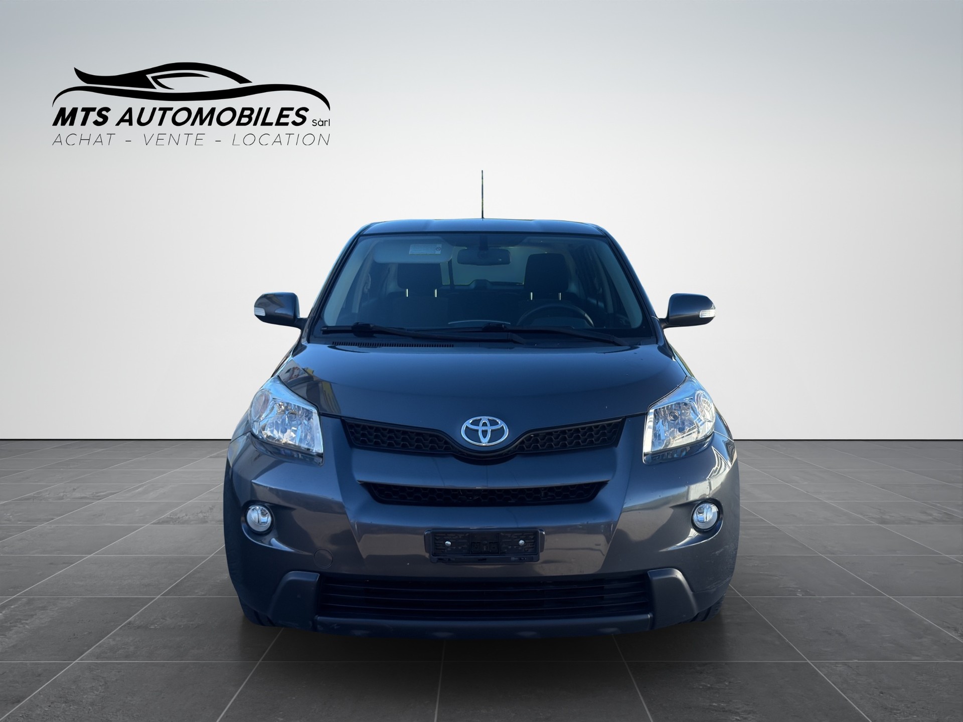 TOYOTA UrbanCruiser 1.4 D-4D 4WD-image-1