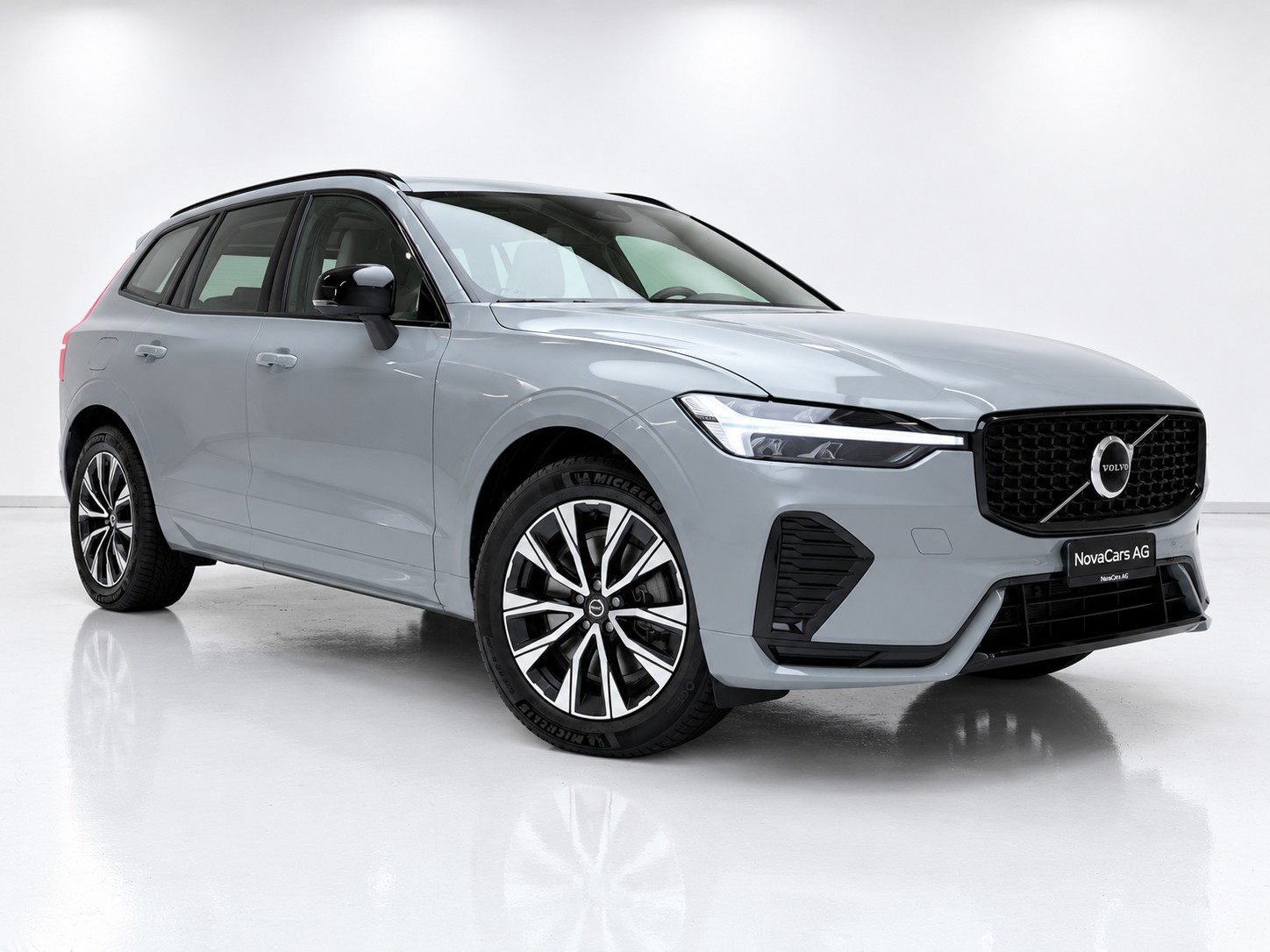 VOLVO XC60 B4 Diesel Mild Hybrid AWD Plus Dark Geartronic-image-9