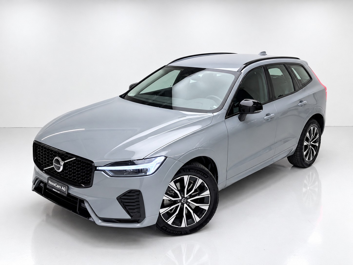 VOLVO XC60 B4 Diesel Mild Hybrid AWD Plus Dark Geartronic-image-1