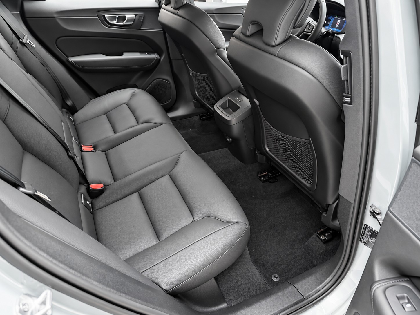VOLVO XC60 B4 Diesel Mild Hybrid AWD Plus Dark Geartronic-image-19