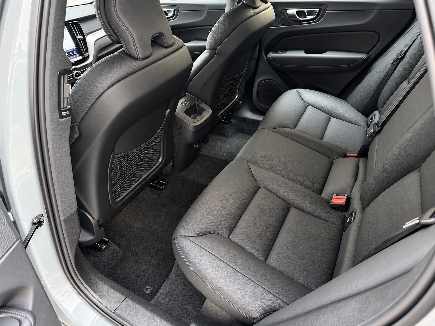 VOLVO XC60 B4 Diesel Mild Hybrid AWD Plus Dark Geartronic-image-16