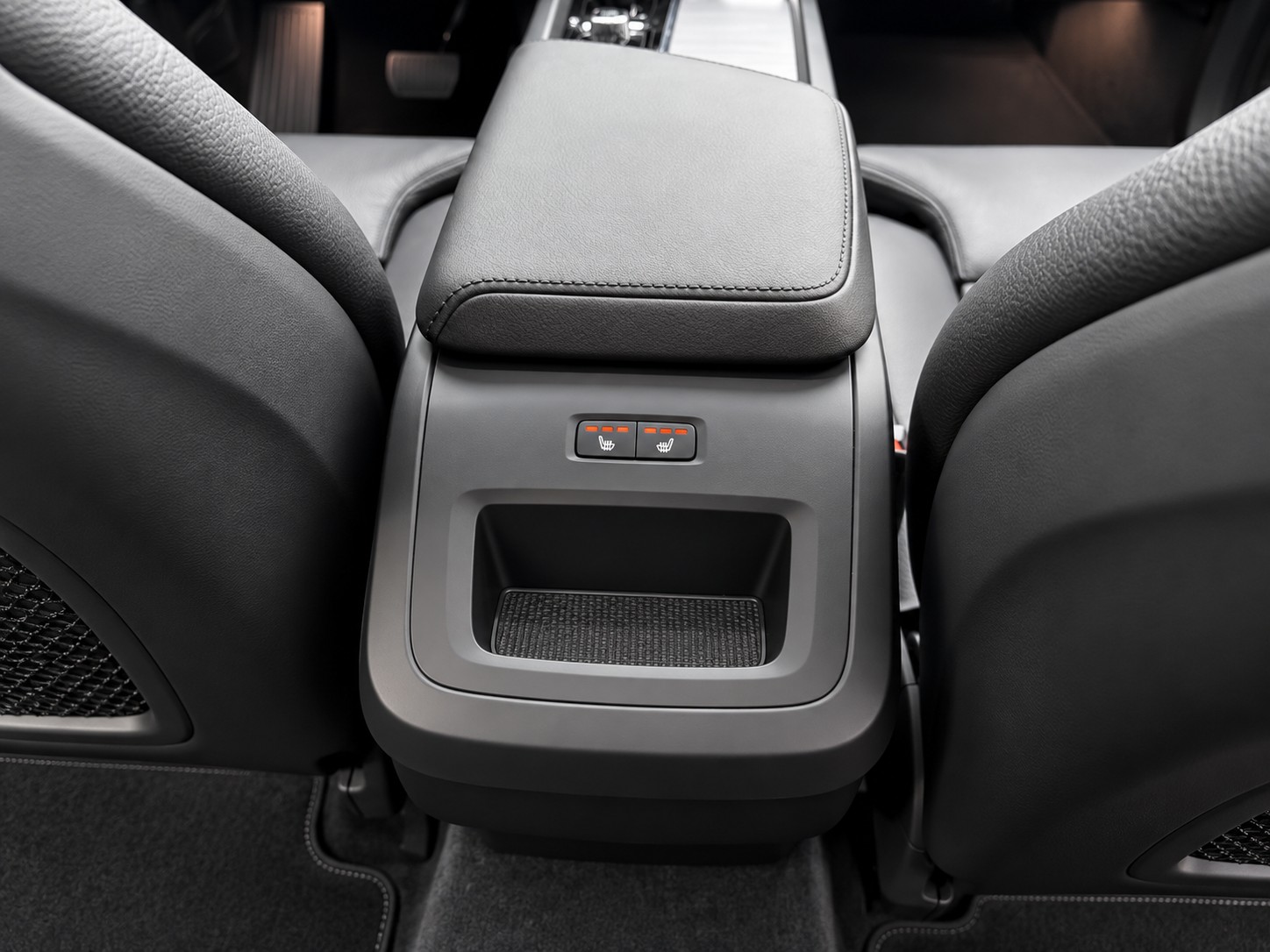 VOLVO XC60 B4 Diesel Mild Hybrid AWD Plus Dark Geartronic-image-21