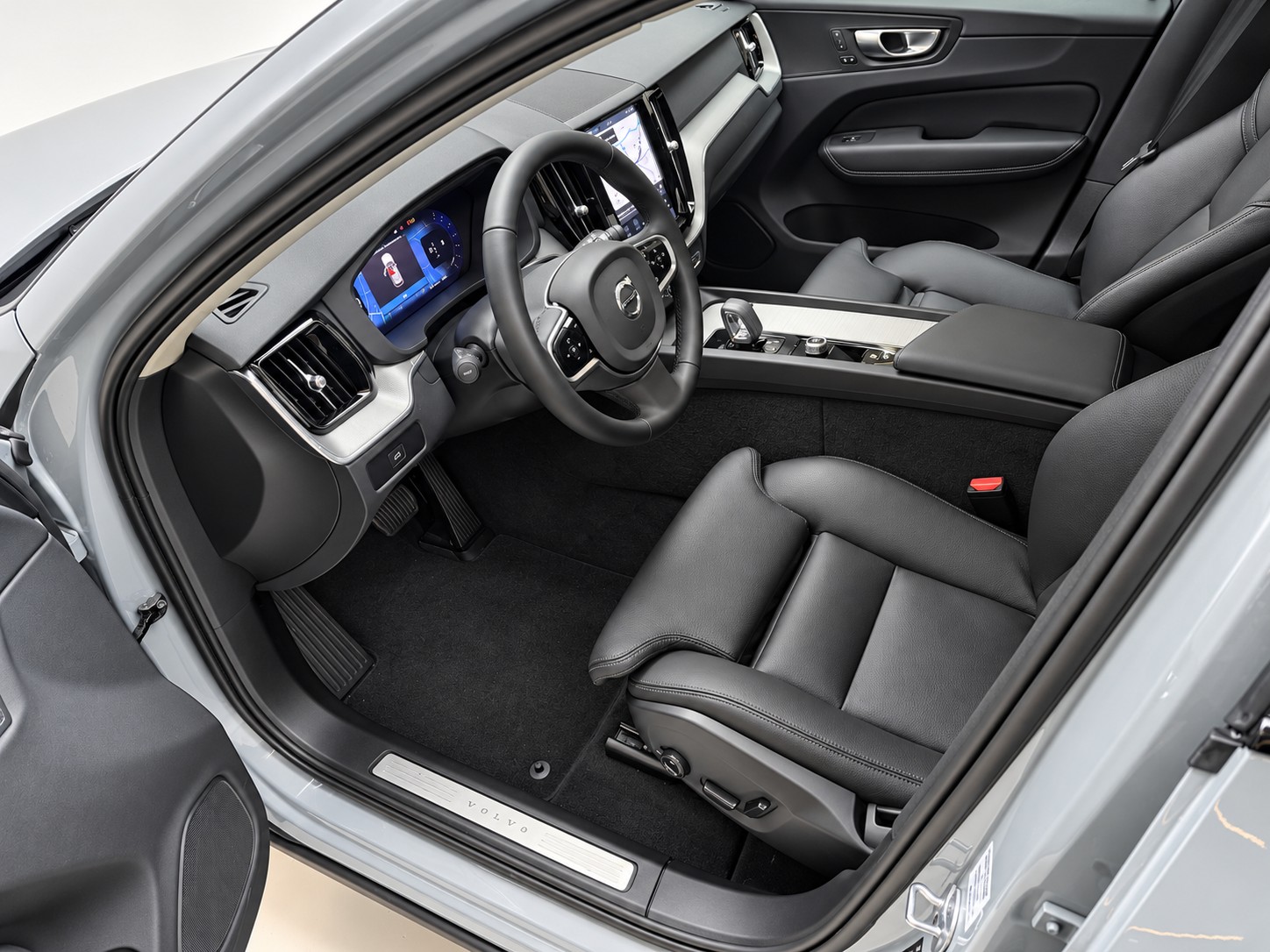 VOLVO XC60 B4 Diesel Mild Hybrid AWD Plus Dark Geartronic-image-13