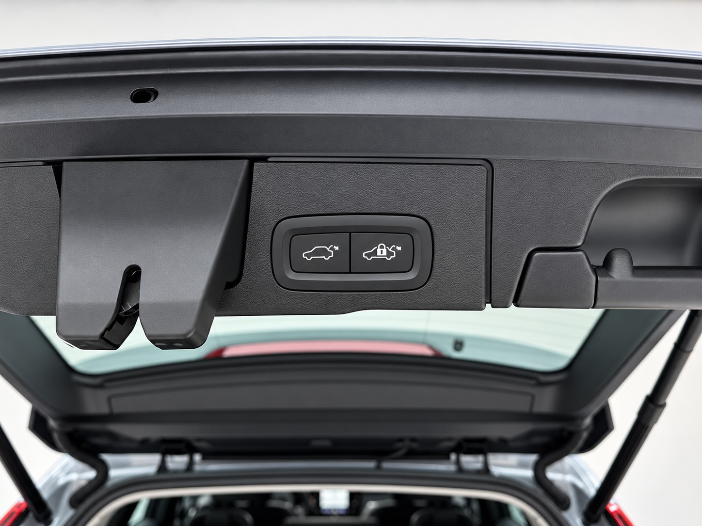 VOLVO XC60 B4 Diesel Mild Hybrid AWD Plus Dark Geartronic-image-18