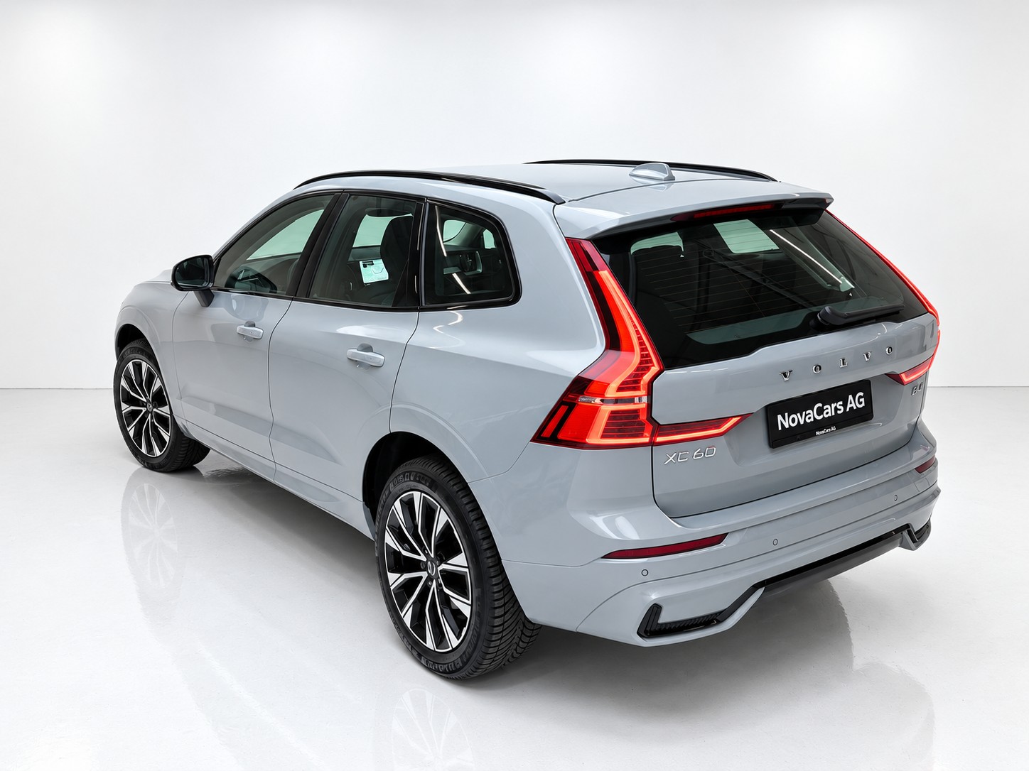 VOLVO XC60 B4 Diesel Mild Hybrid AWD Plus Dark Geartronic-image-3