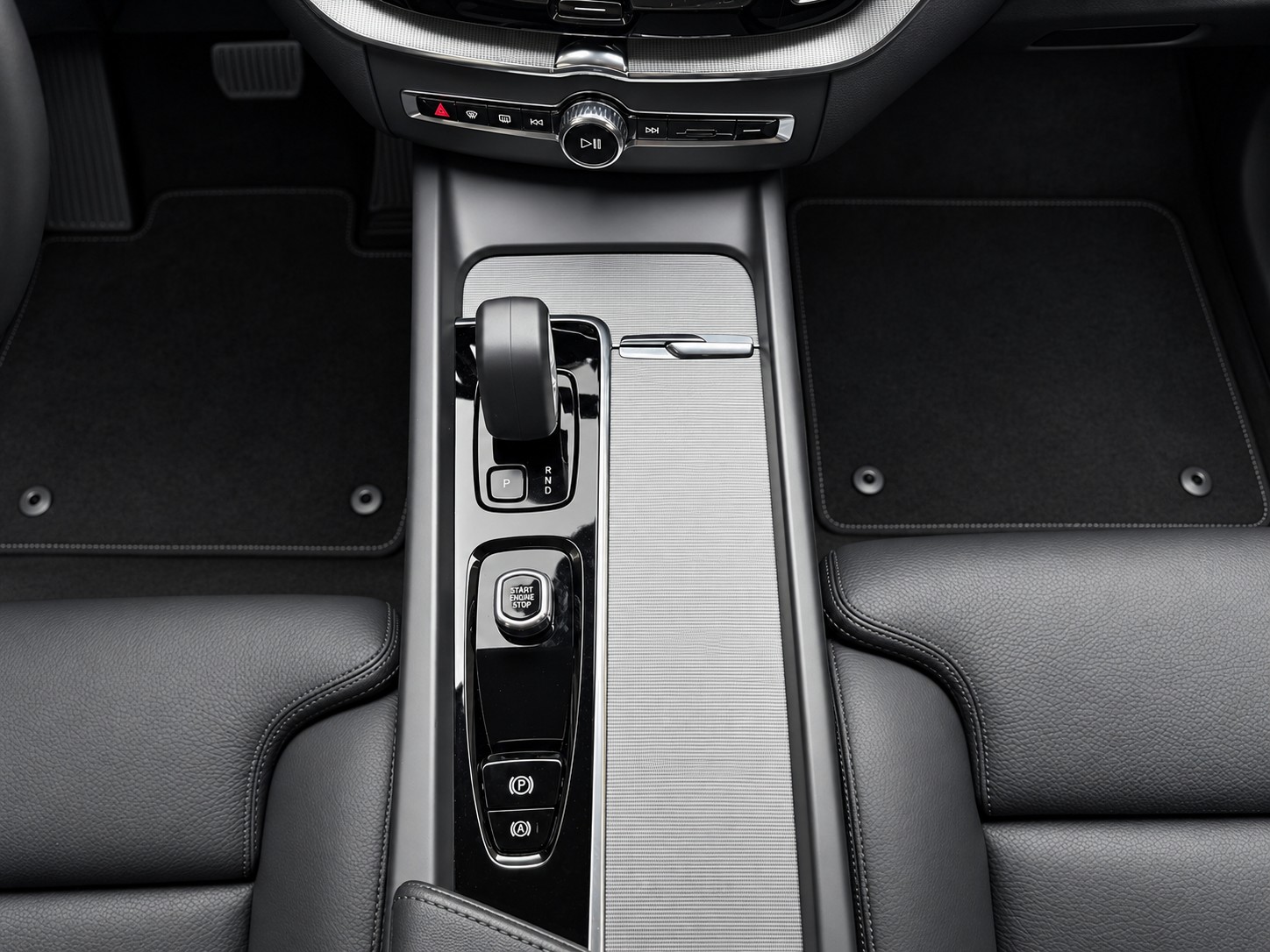 VOLVO XC60 B4 Diesel Mild Hybrid AWD Plus Dark Geartronic-image-22