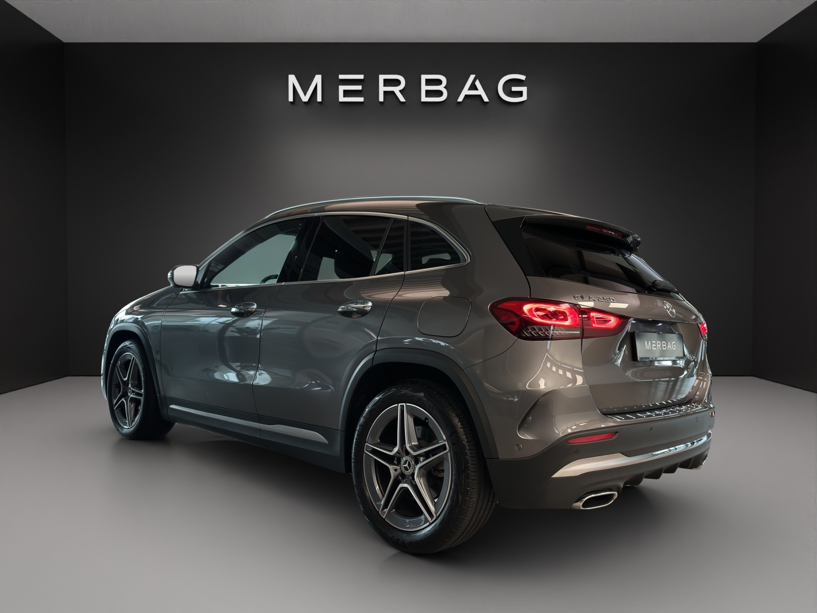 MERCEDES-BENZ GLA 250 AMG Line 4Matic-image-3