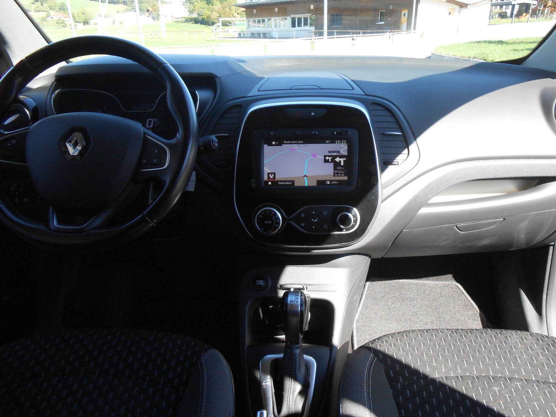 RENAULT Captur 1.3 T 16V Intens EDC-image-10