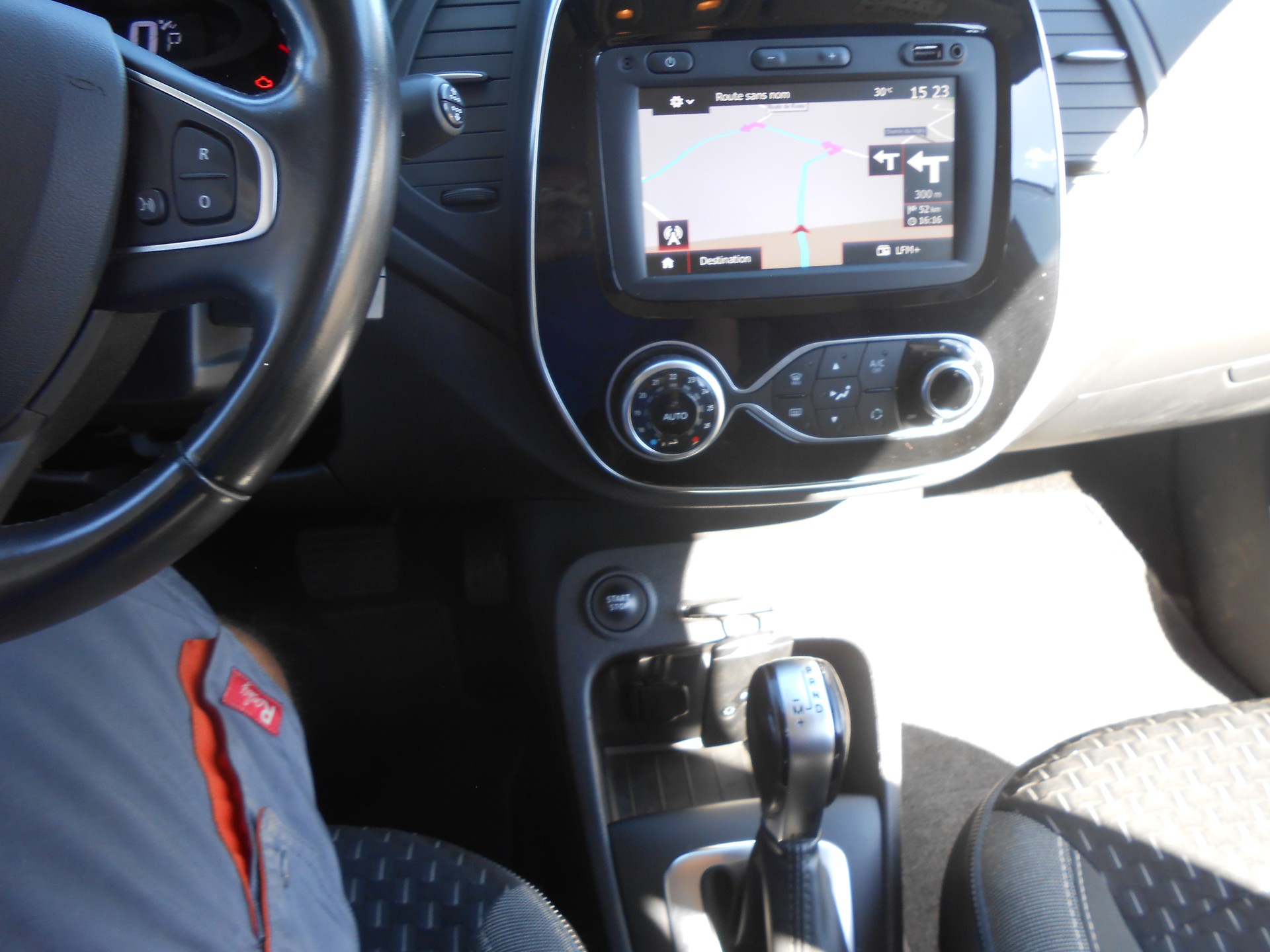 RENAULT Captur 1.3 T 16V Intens EDC-image-11