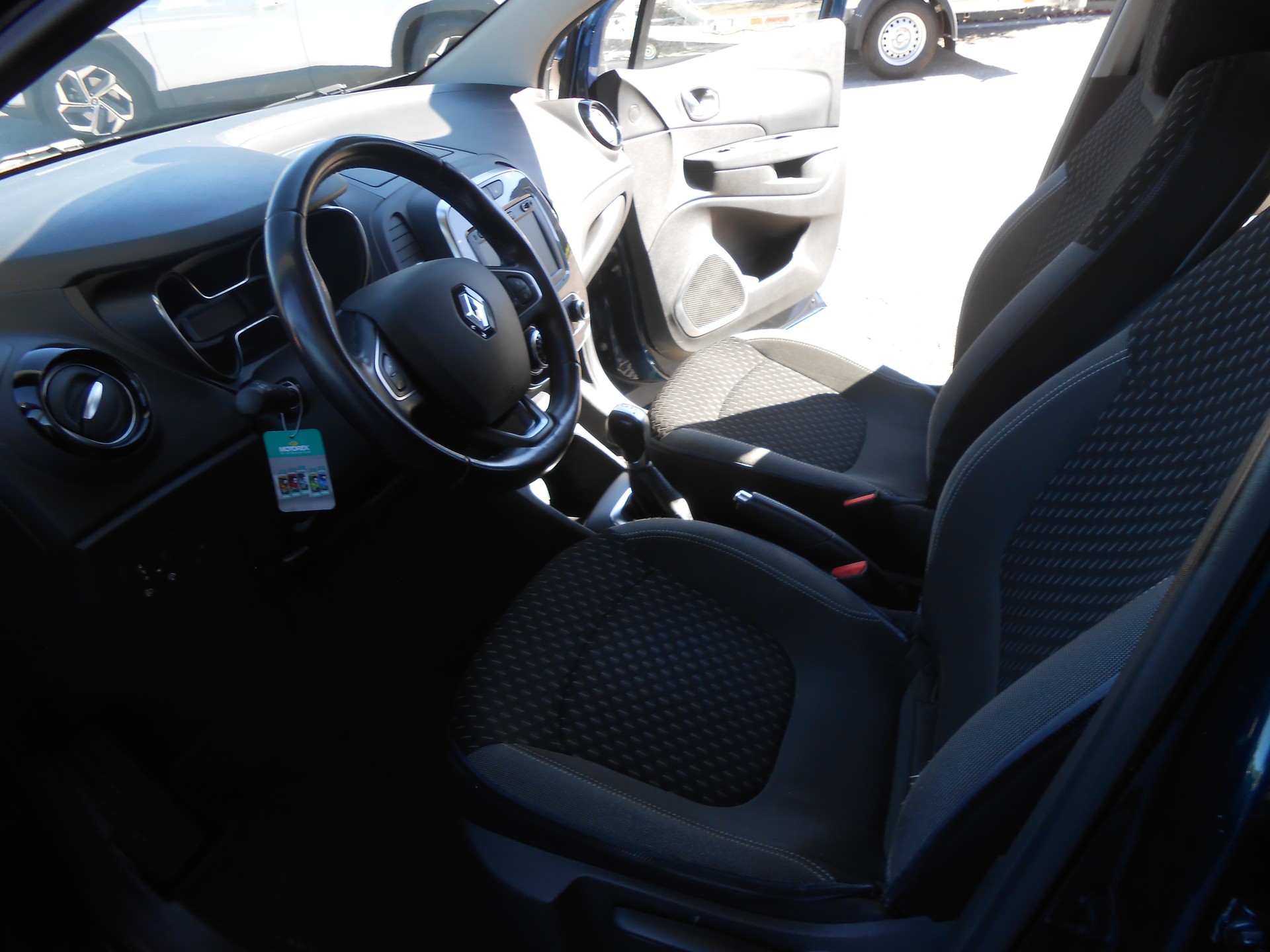 RENAULT Captur 1.3 T 16V Intens EDC-image-9
