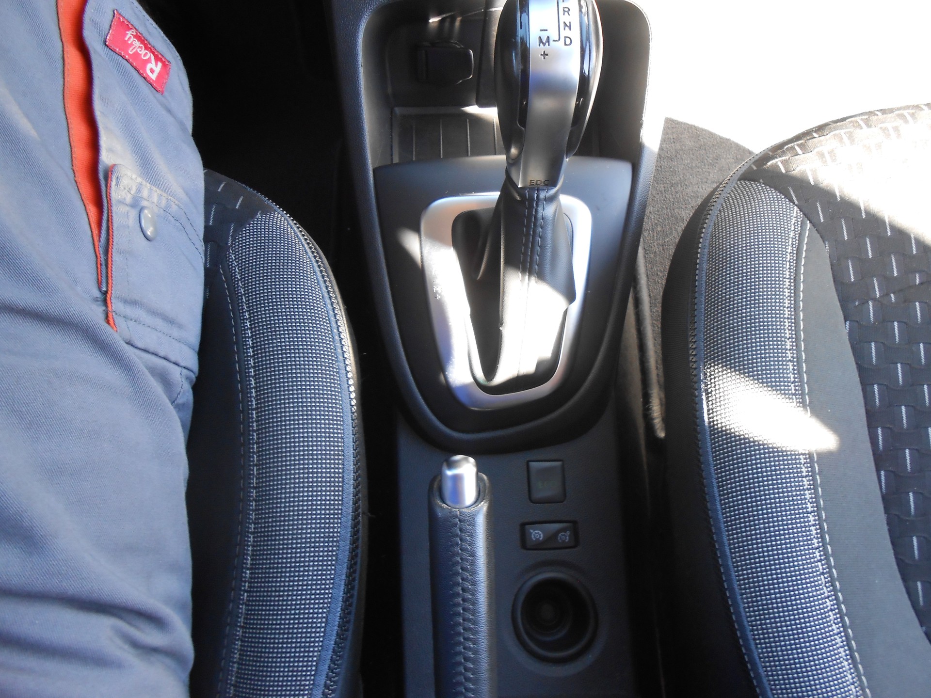 RENAULT Captur 1.3 T 16V Intens EDC-image-13