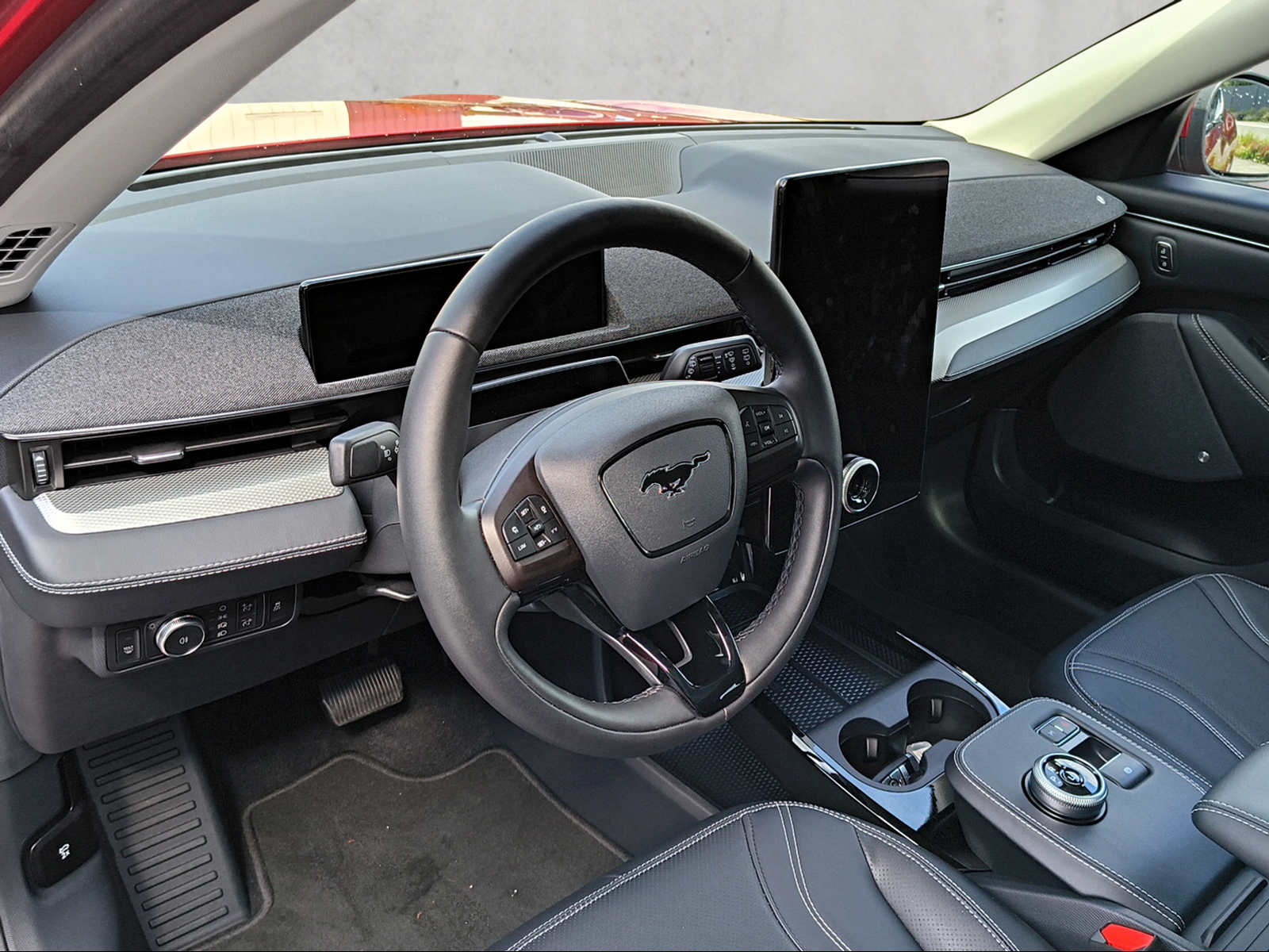 FORD Mustang Mach-E Standard-image-11