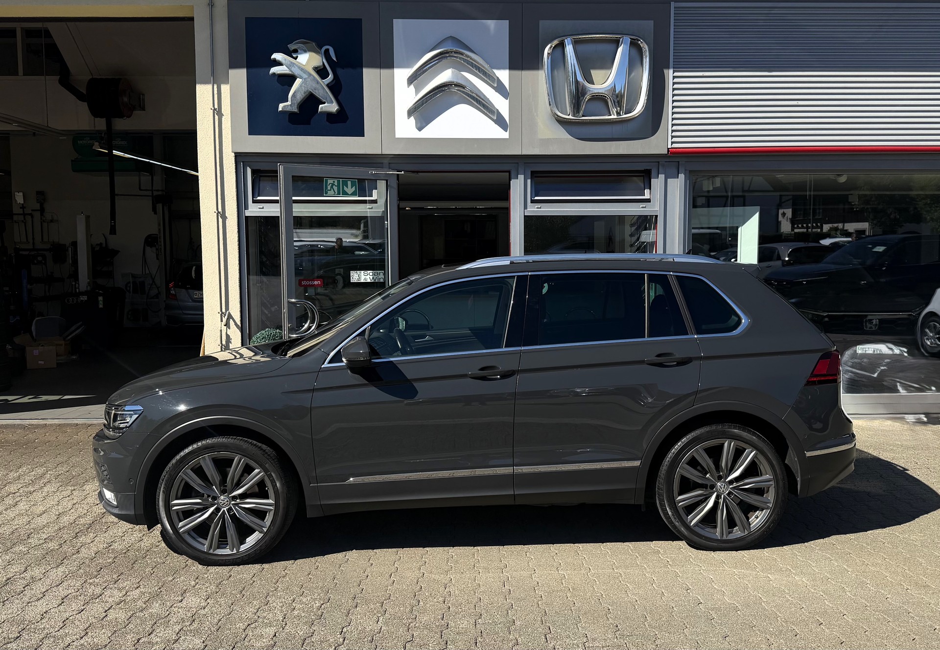 VW Tiguan 2.0TSI Highline 4Motion DSG-image-3