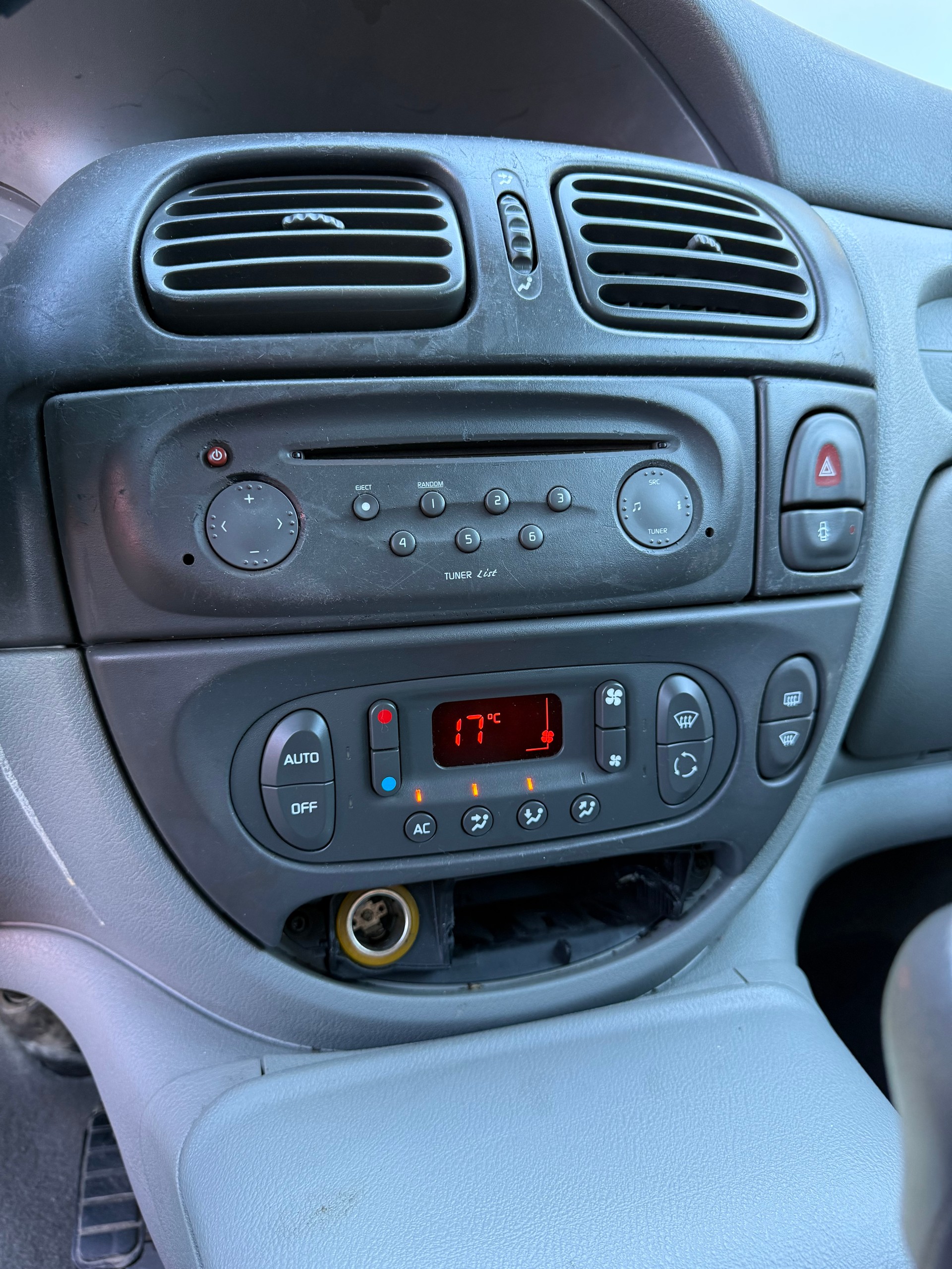 RENAULT Scénic 2.0 16V Dynamique-image-10