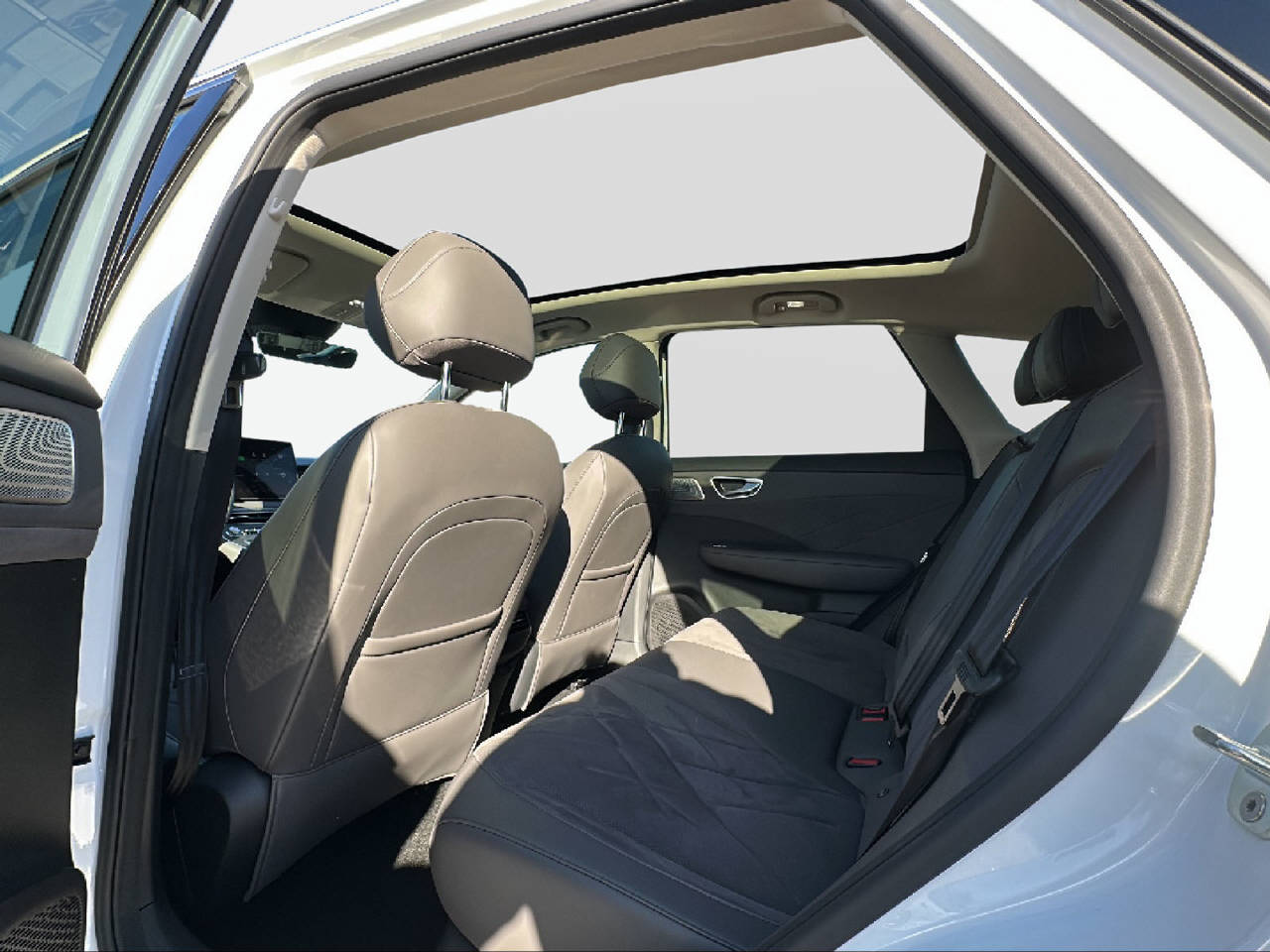MG S6 EV 77 kWh Luxury 4WD-image-11
