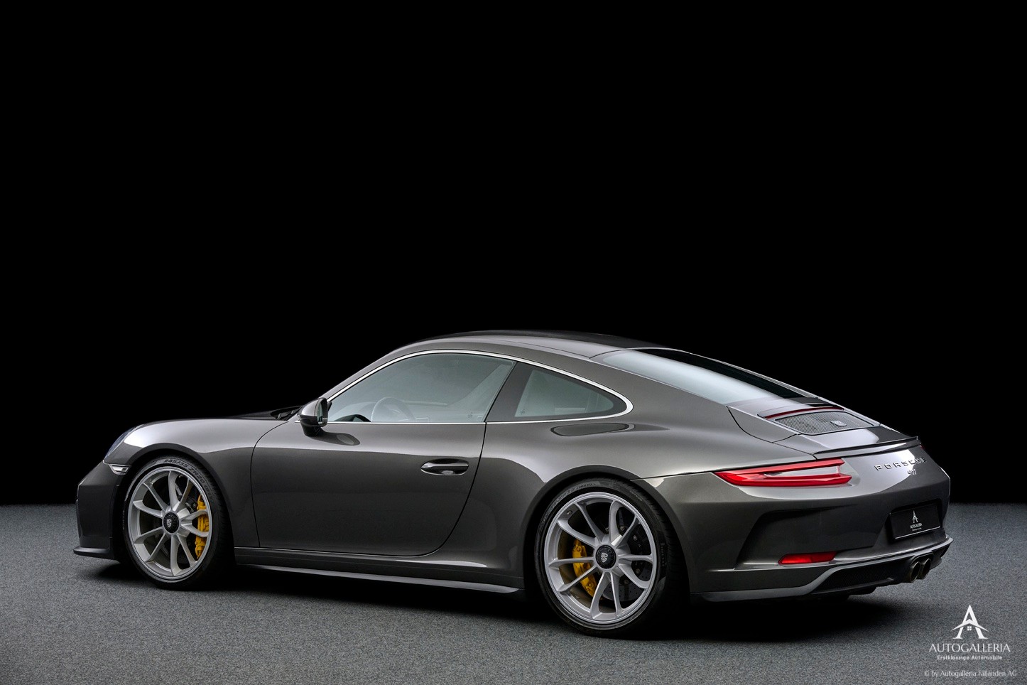 PORSCHE 911 GT3 Touring-image-3