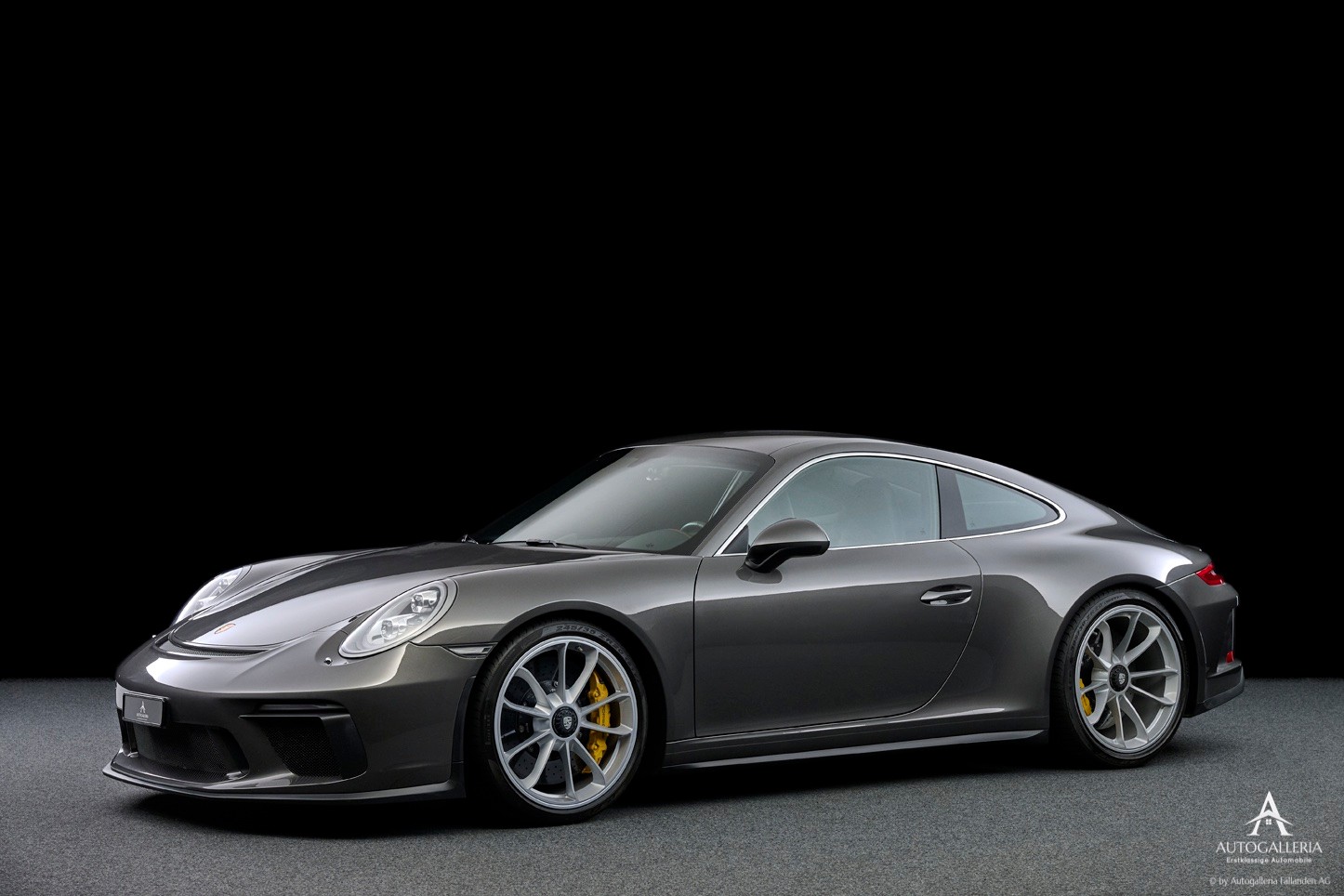 PORSCHE 911 GT3 Touring-image-1