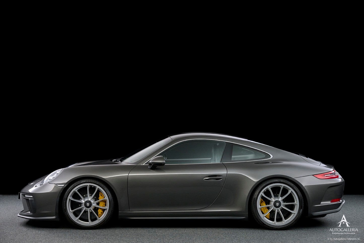 PORSCHE 911 GT3 Touring-image-2