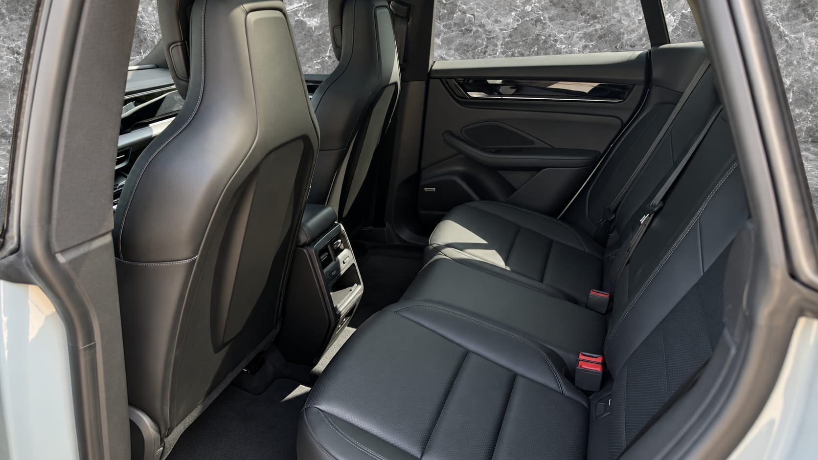 PORSCHE Macan 100kWh-image-4