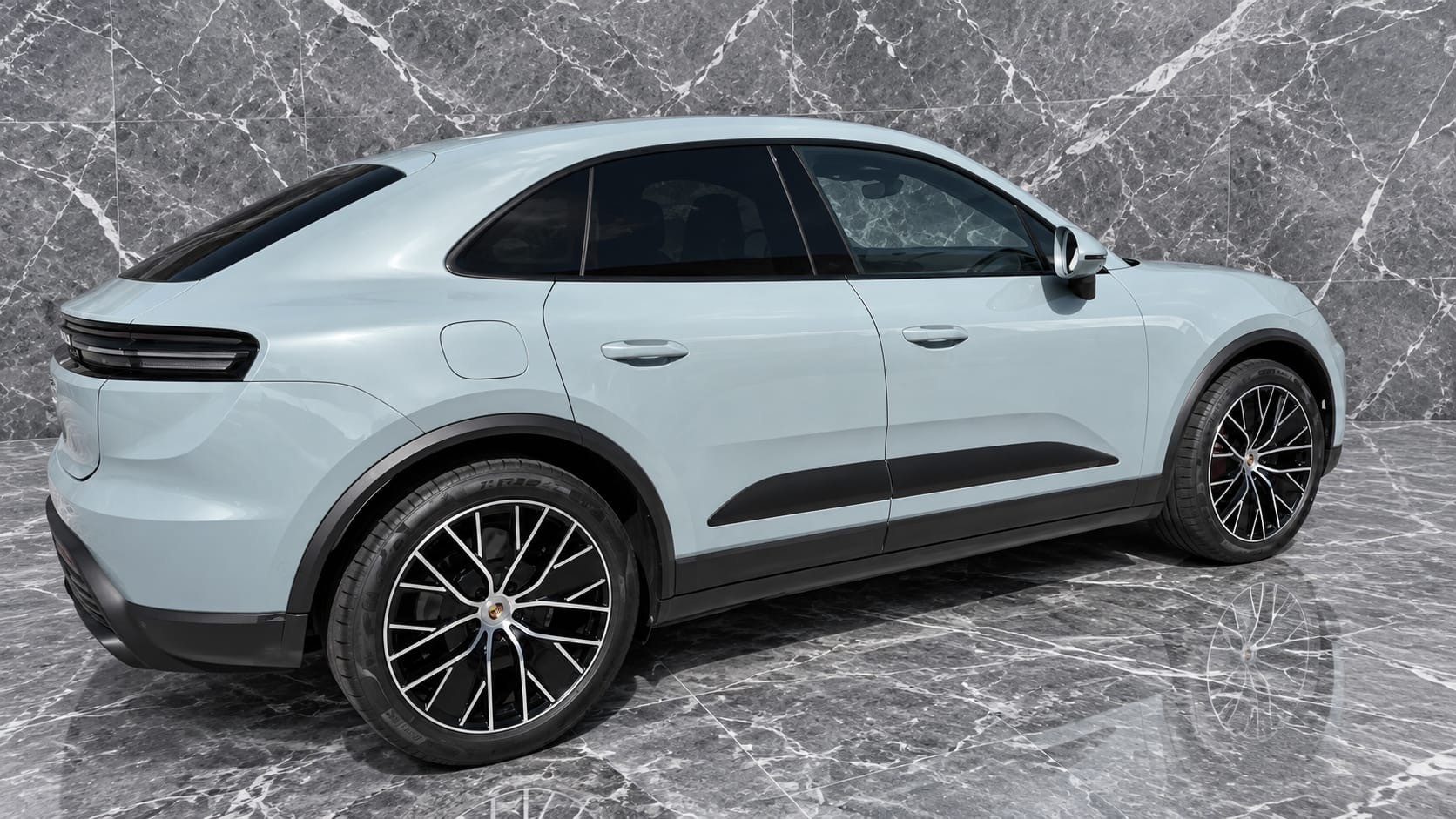 PORSCHE Macan 100kWh-image-1