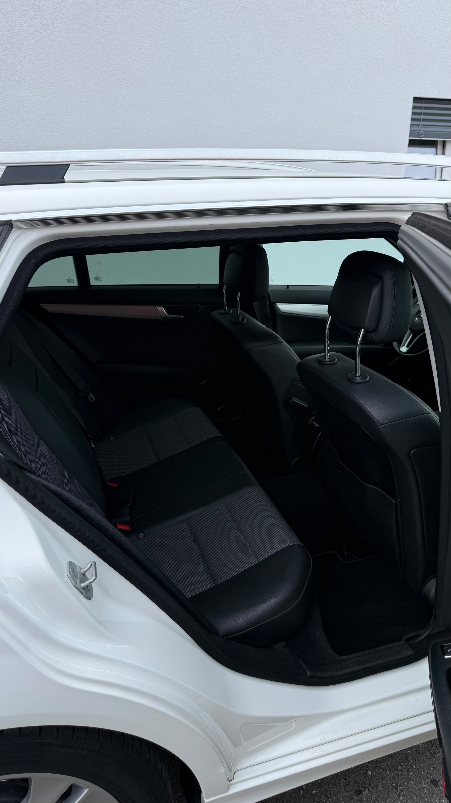 MERCEDES-BENZ C 180 Avantgarde-image-11