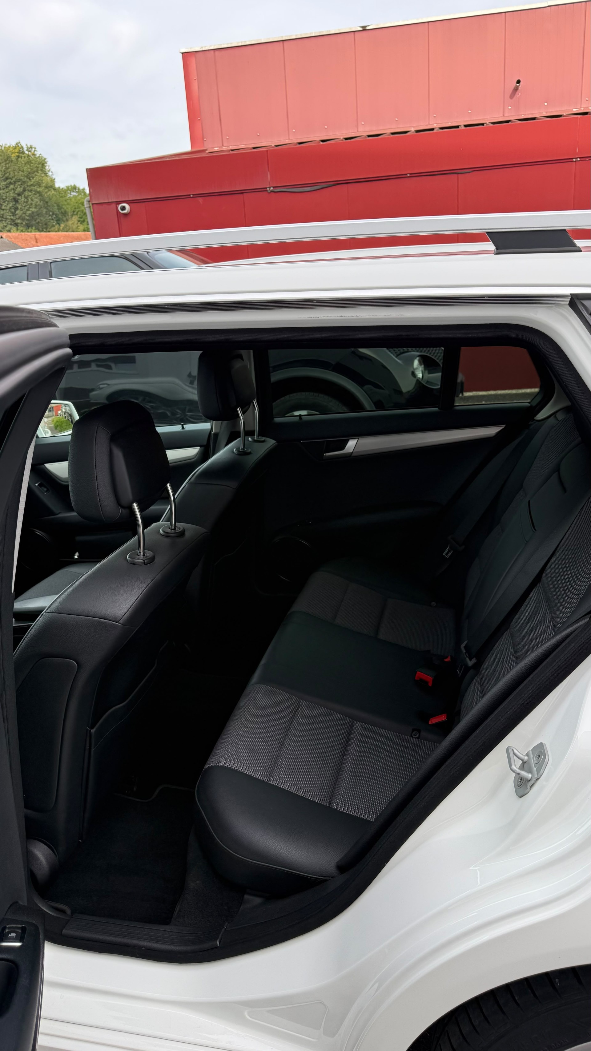 MERCEDES-BENZ C 180 Avantgarde-image-7