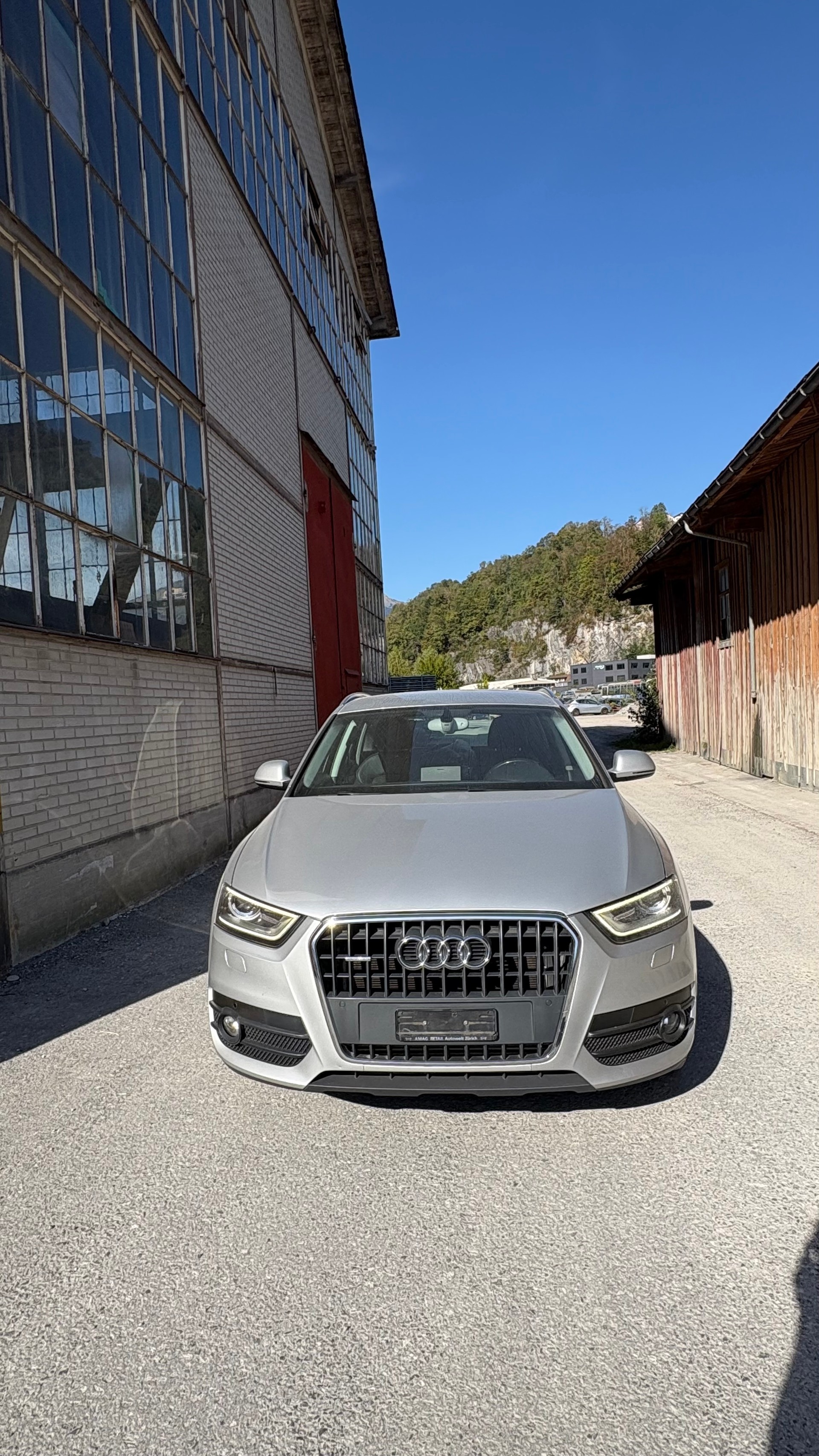 AUDI Q3 2.0 TDI quattro S-tronic-image-1