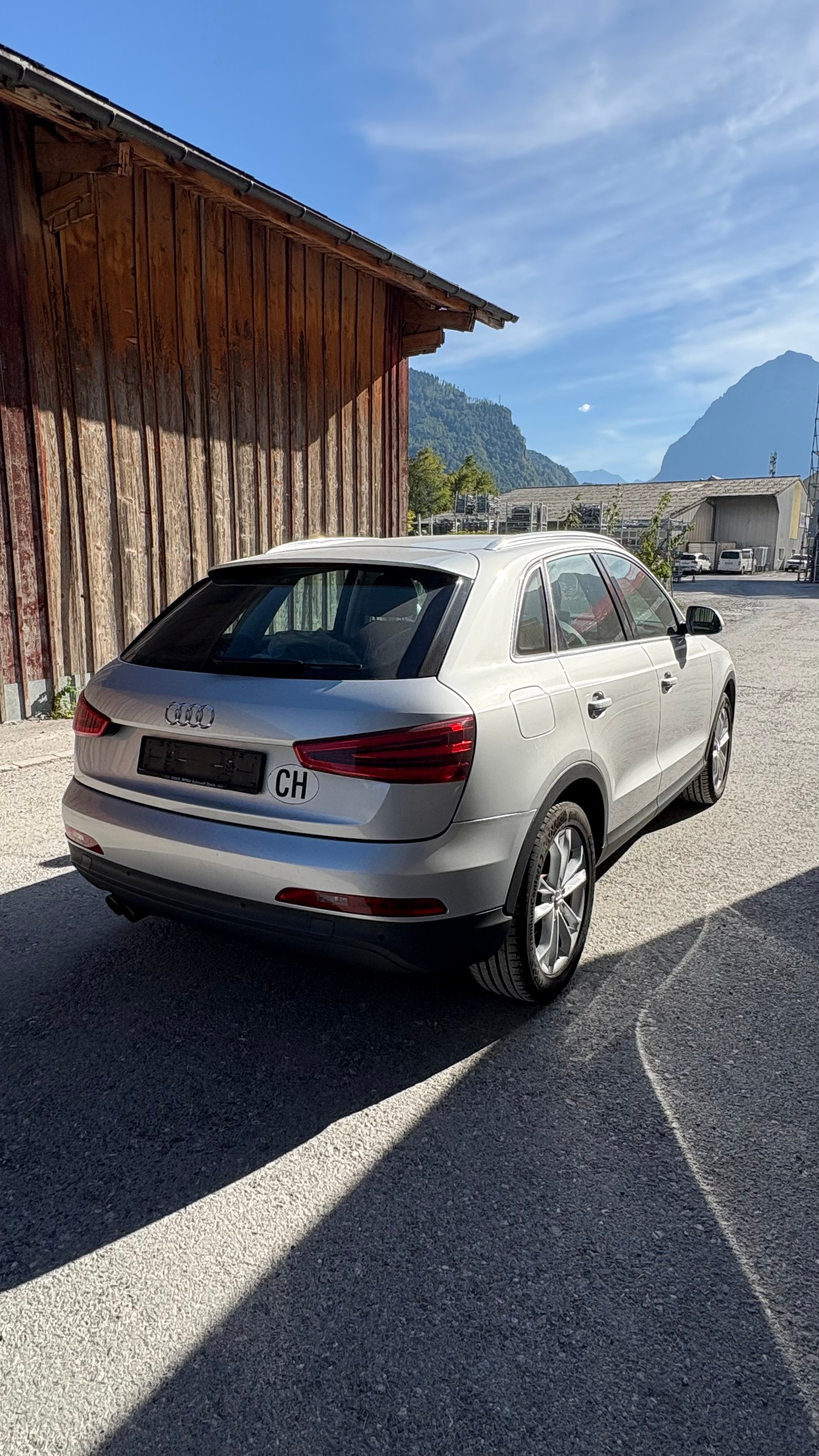 AUDI Q3 2.0 TDI quattro S-tronic-image-3